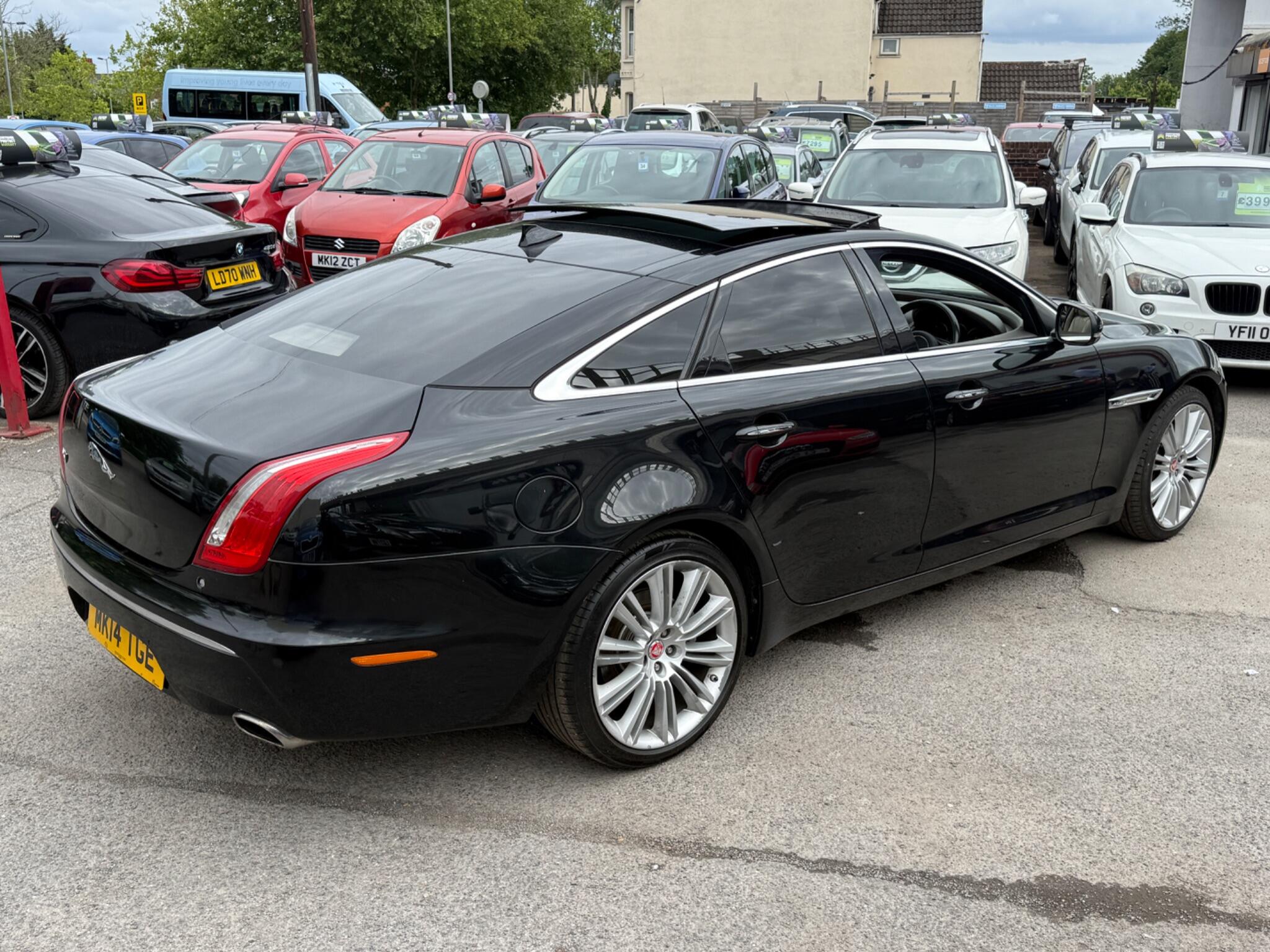 Jaguar XJ - Image 21
