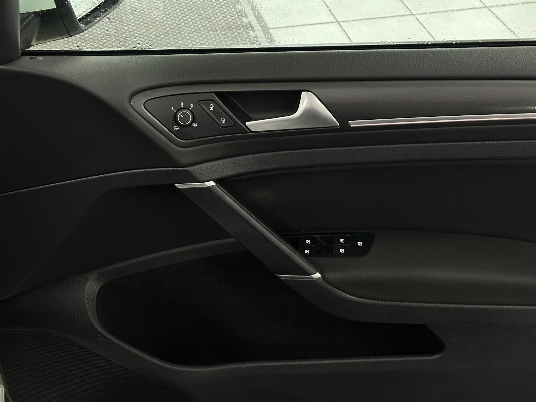 Volkswagen Golf view 20