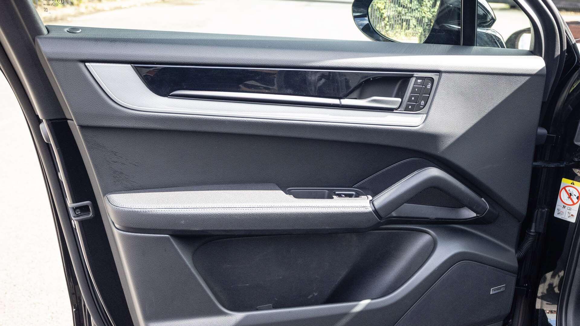 Porsche Cayenne view 31