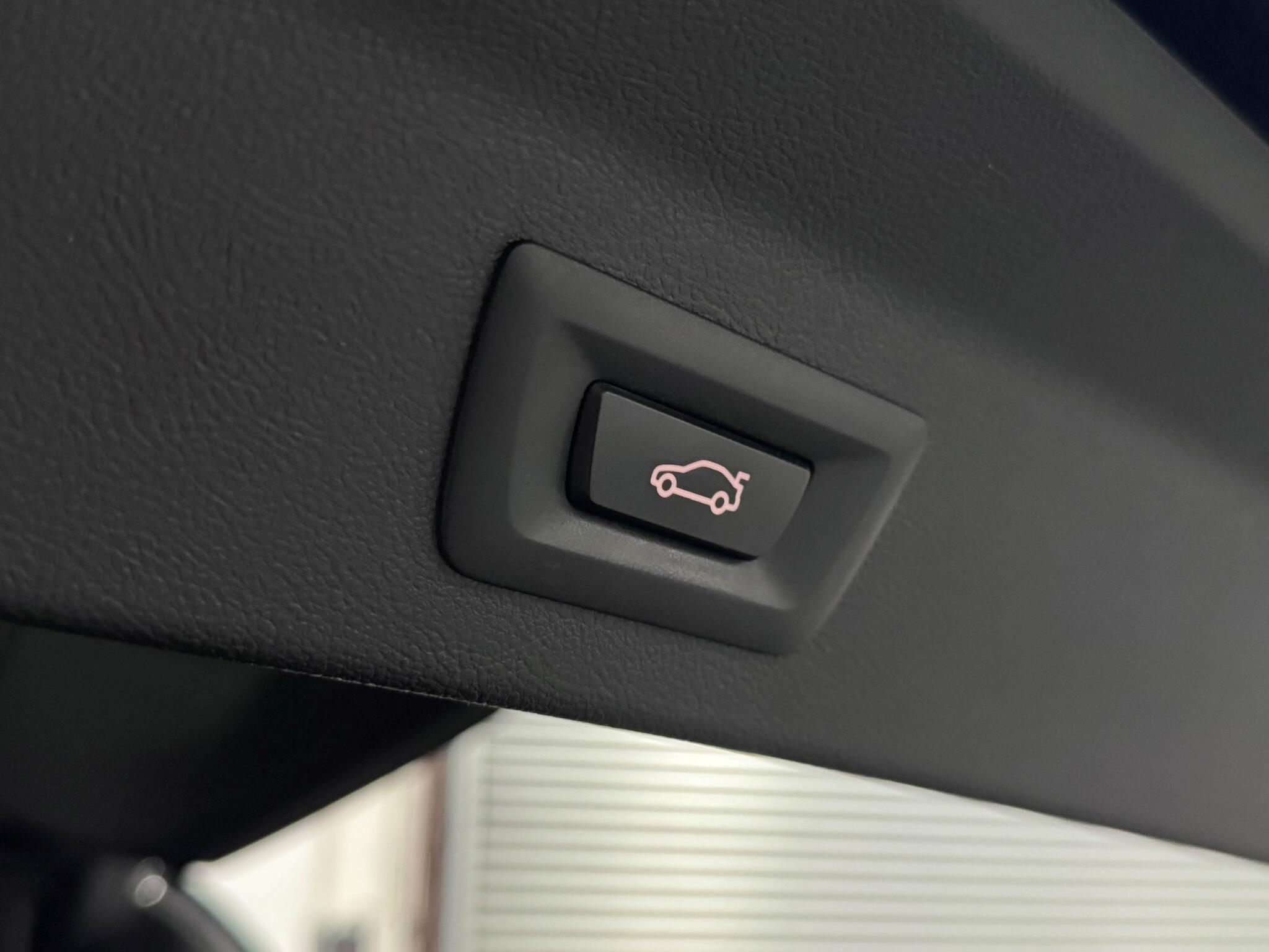 BMW X3 view 8