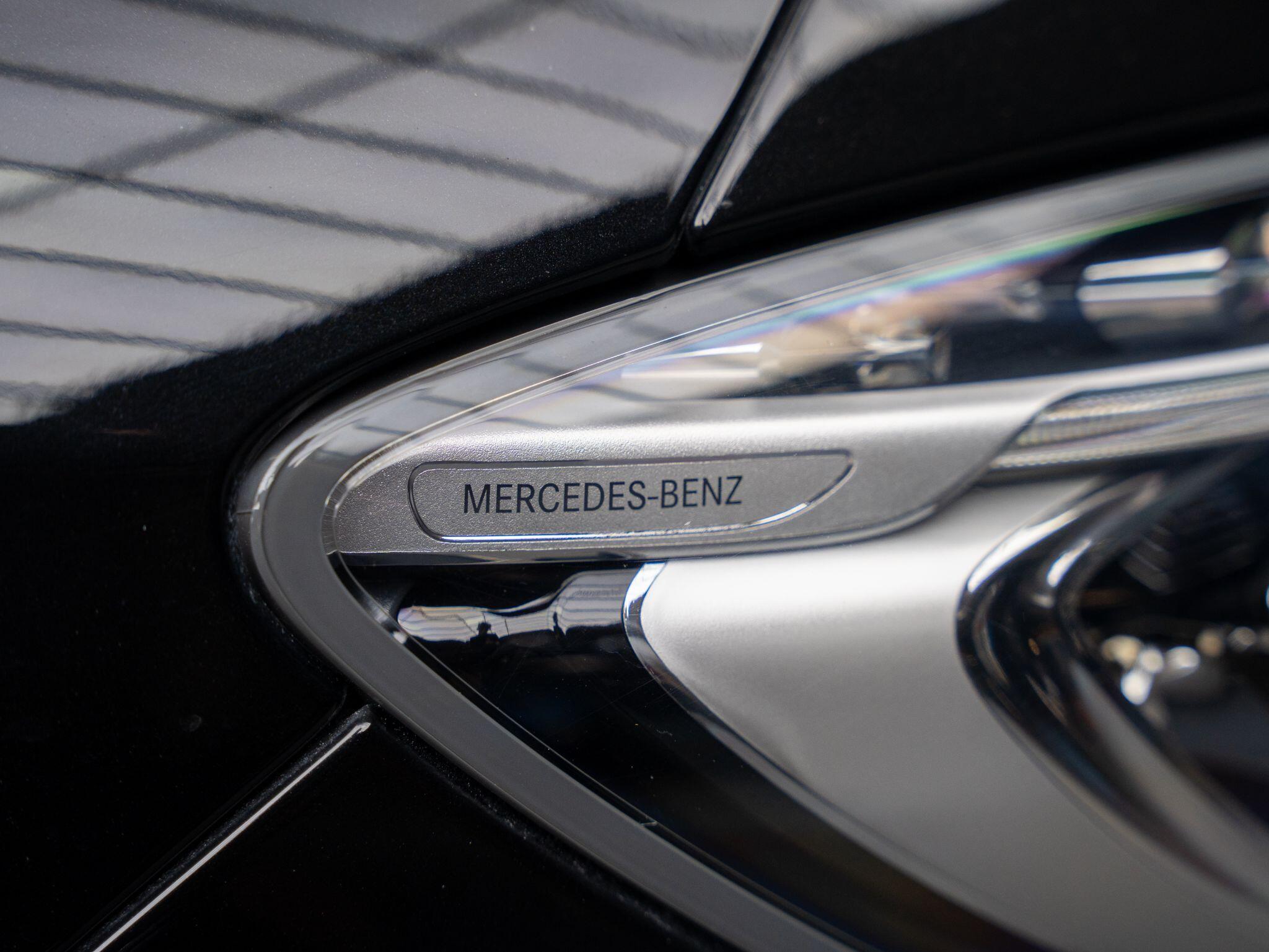 Mercedes-Benz S-Class view 35