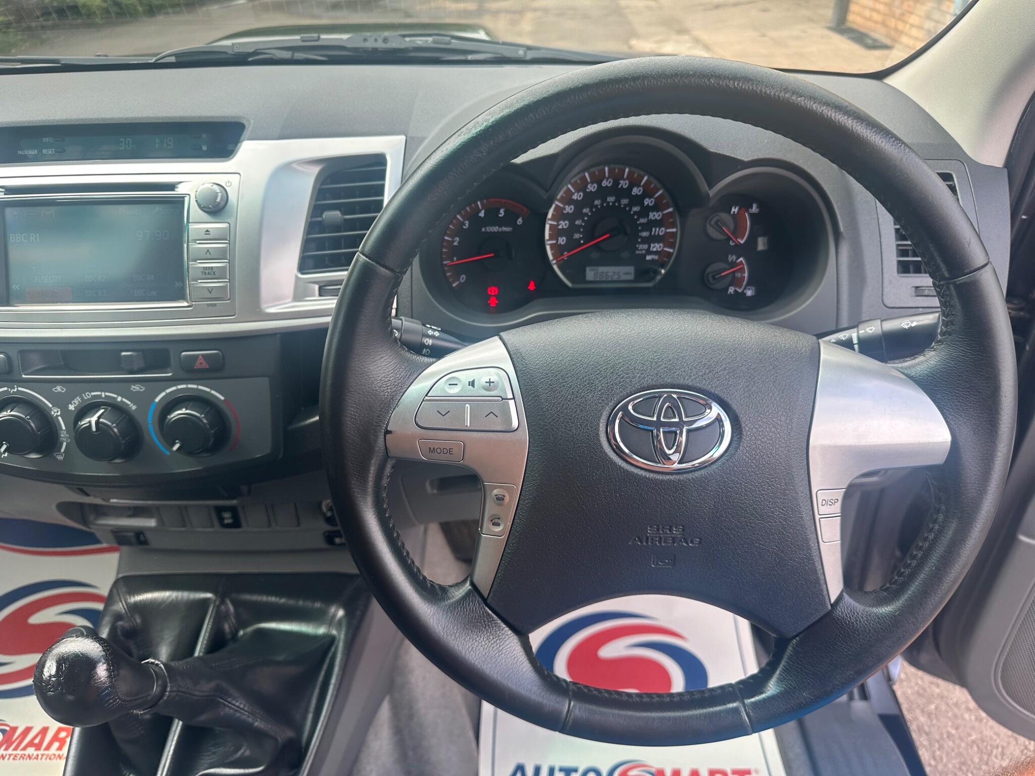 Toyota Hilux view 35