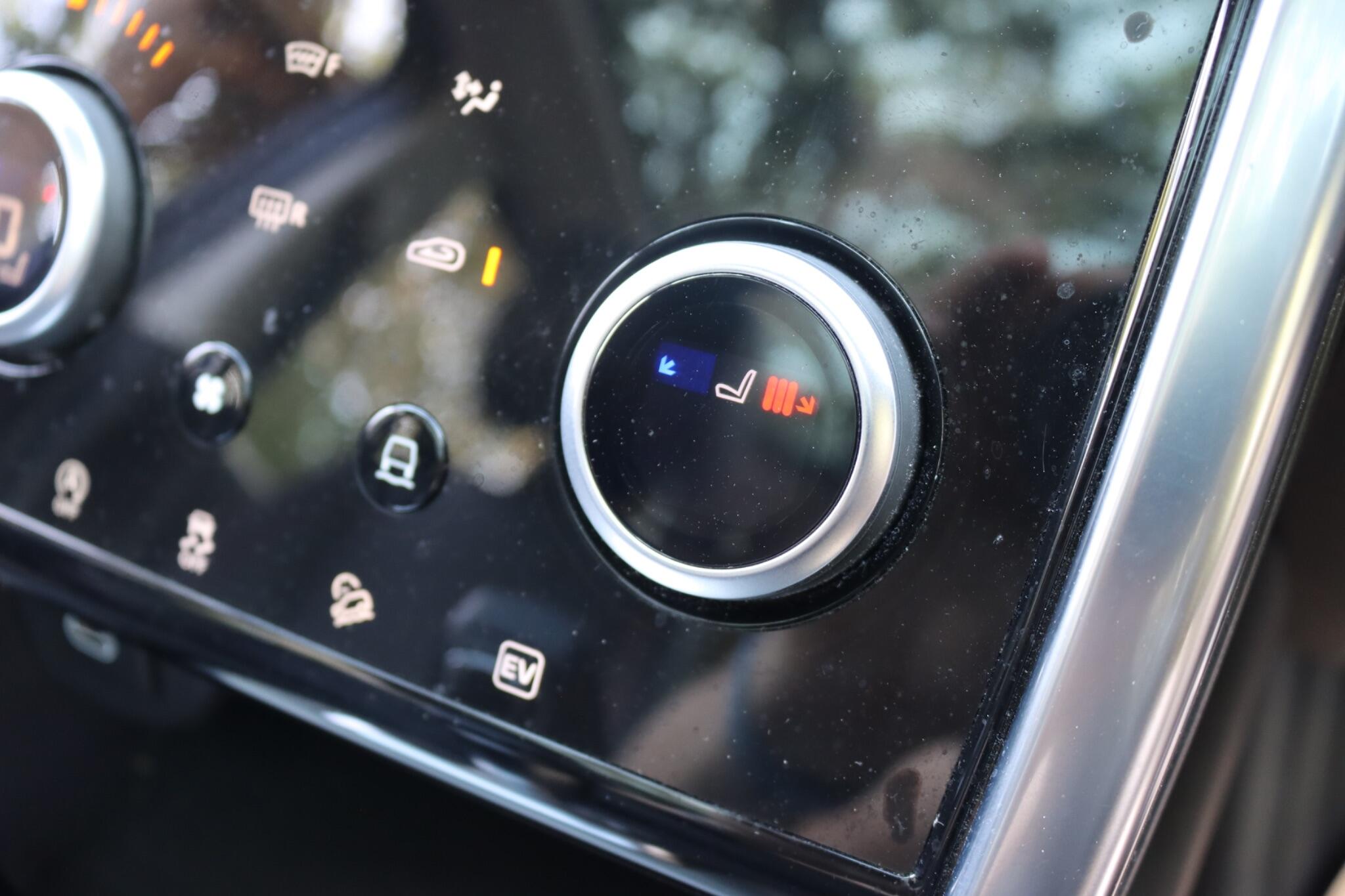 Land Rover Discovery Sport view 31