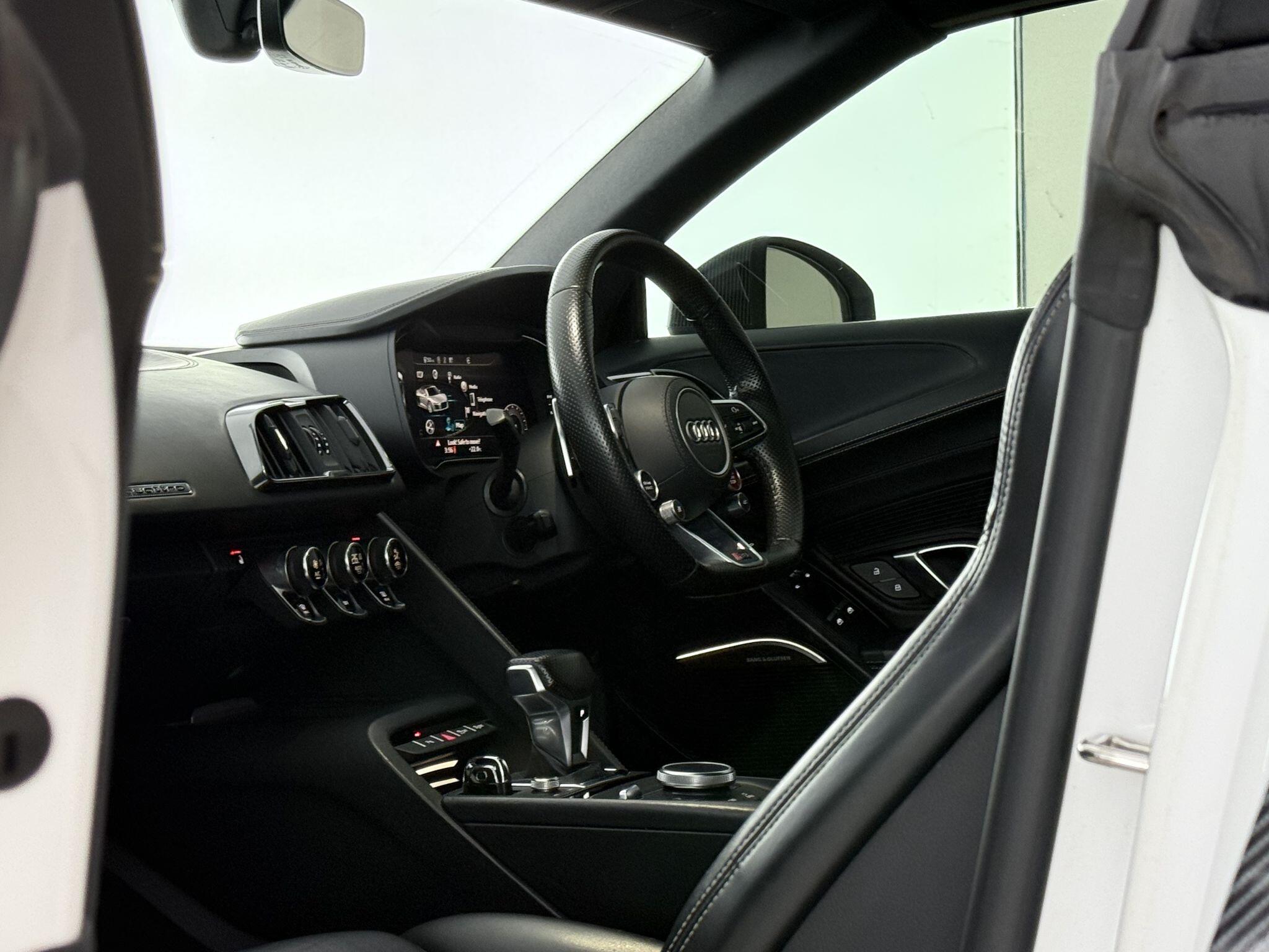 Audi R8 view 22