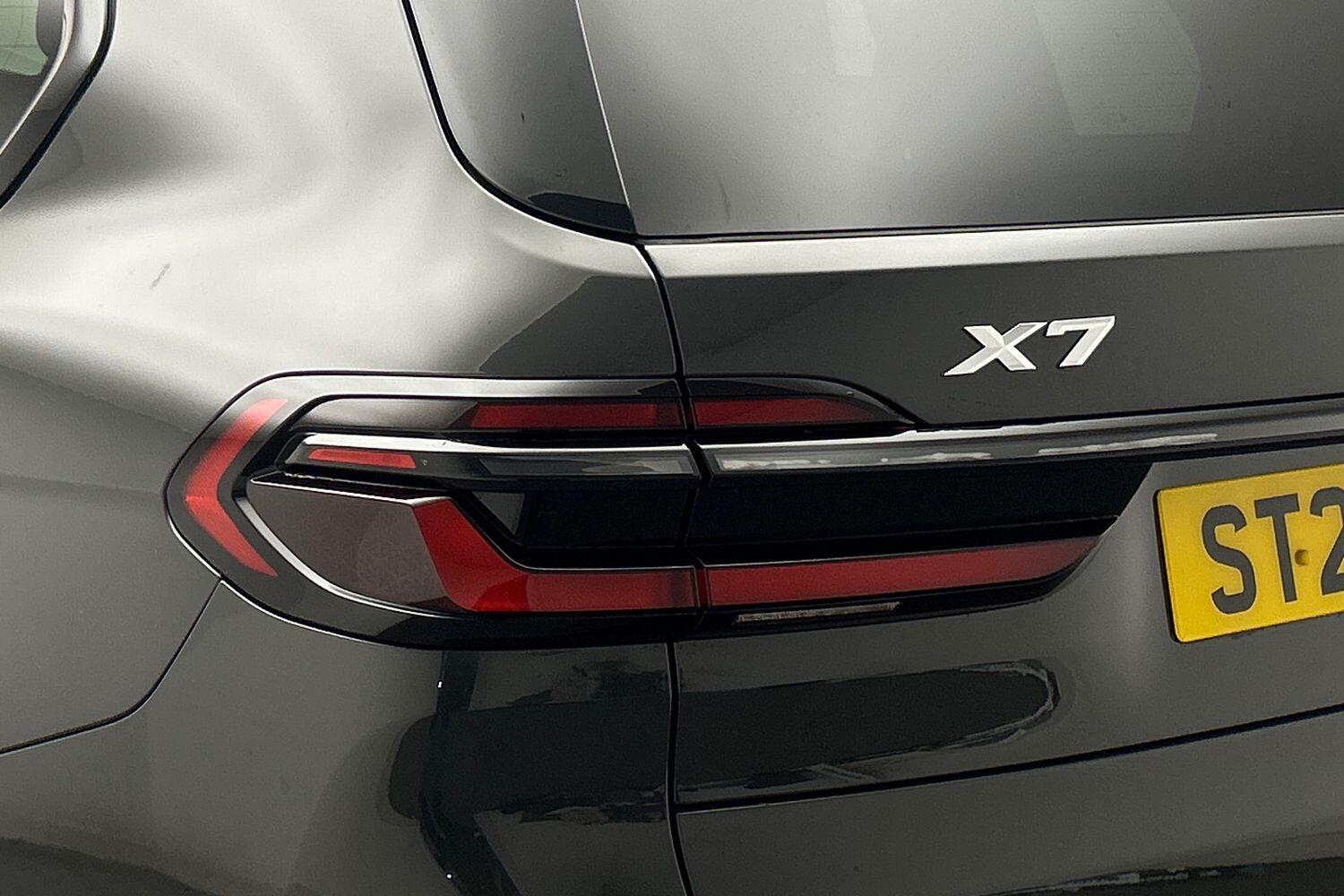 BMW X7 view 20