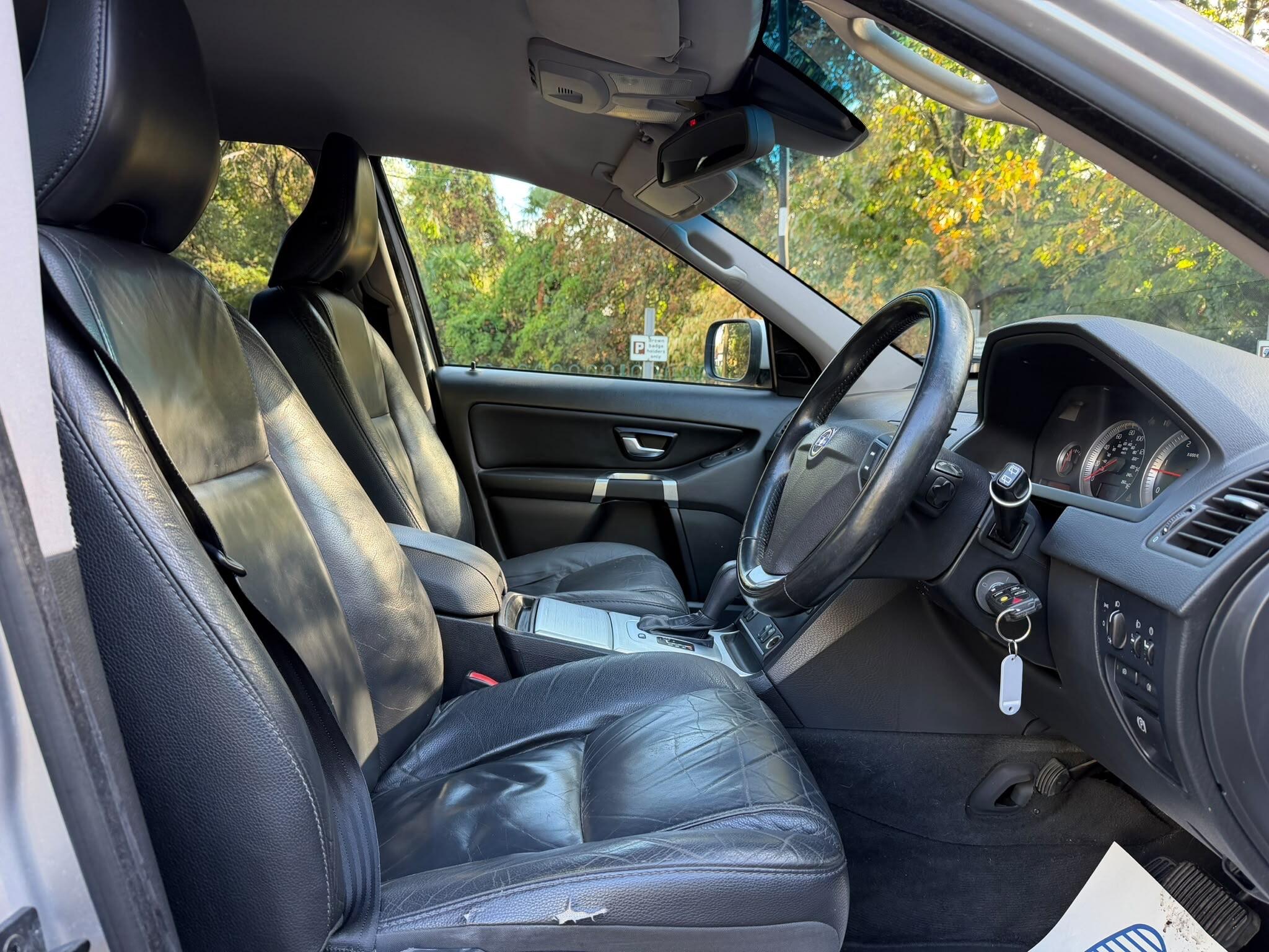 Volvo XC90 view 11