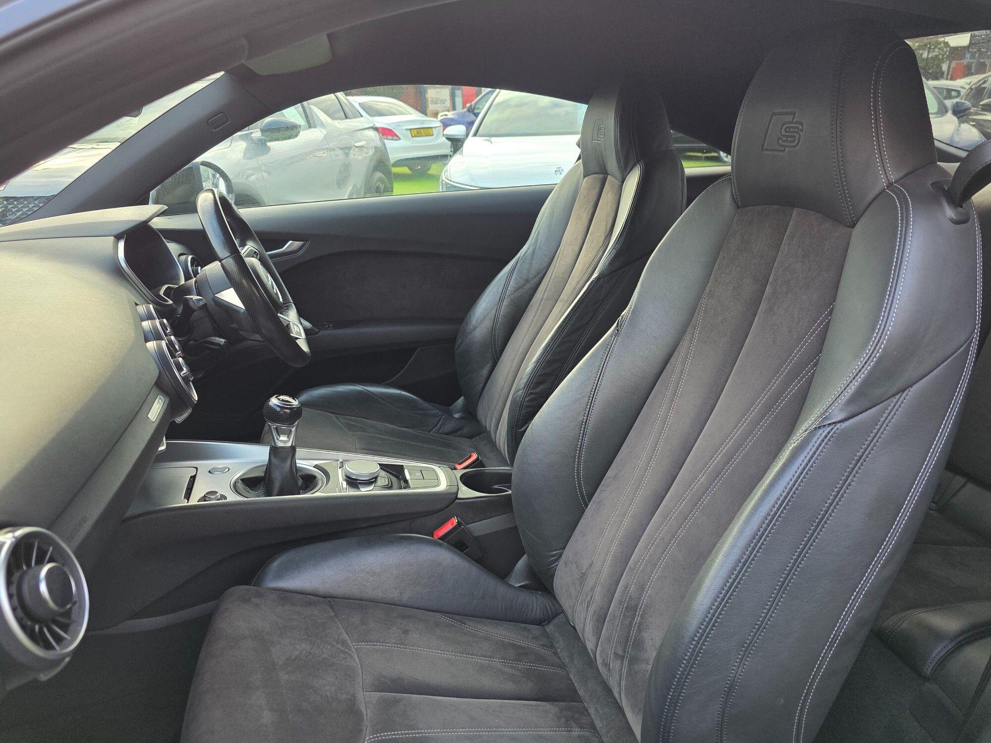 Audi TT view 13