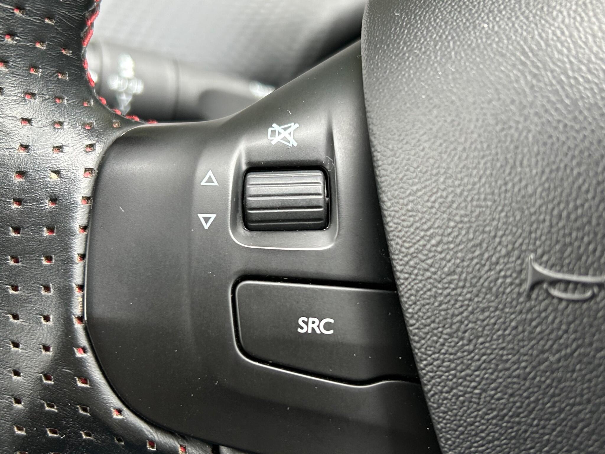 Peugeot 208 view 26