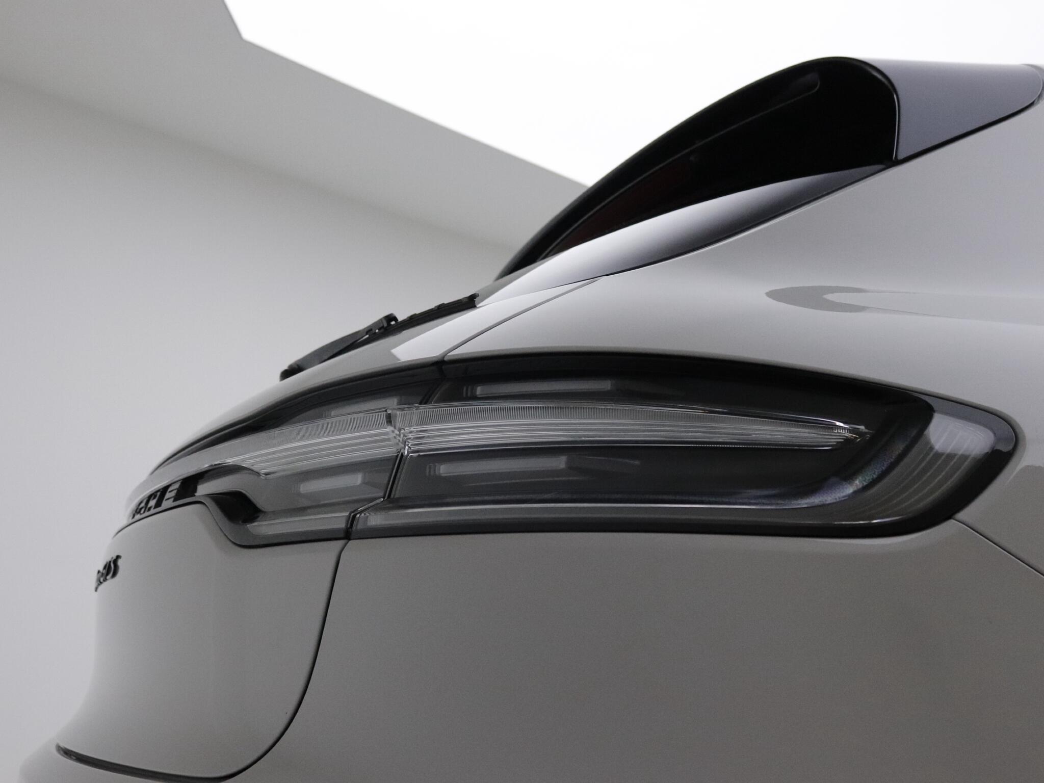 Porsche Macan view 25