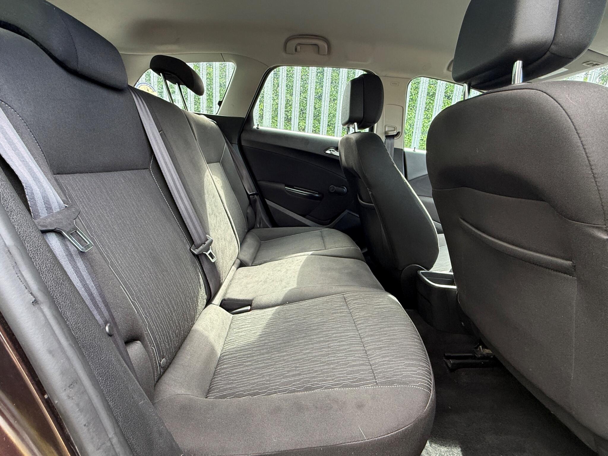 2014 Vauxhall Astra image 24