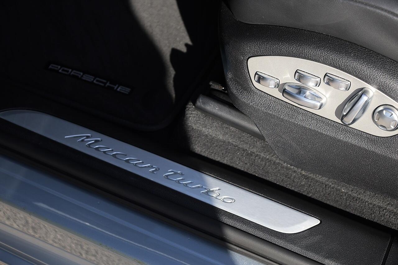 Porsche Macan view 34