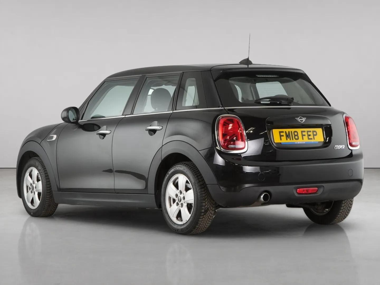 Mini Hatch view 9