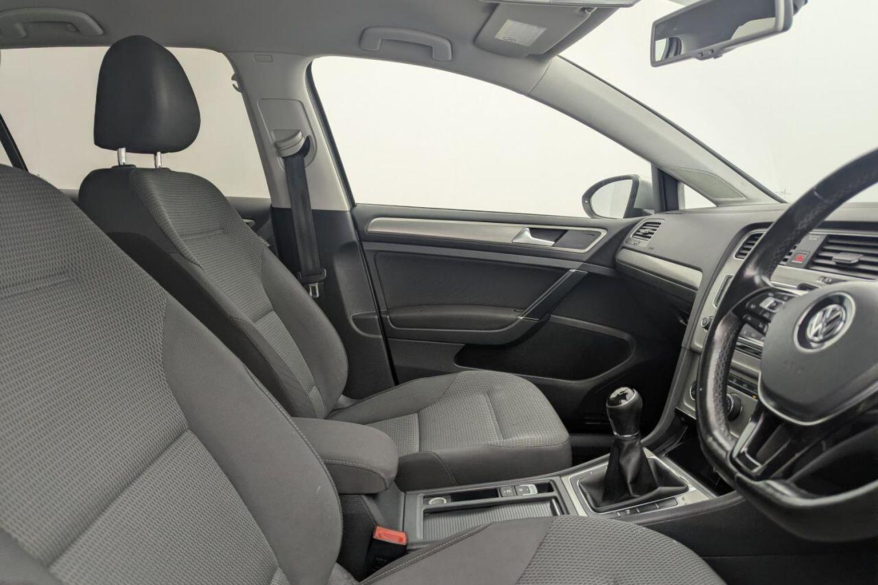 Volkswagen Golf view 3