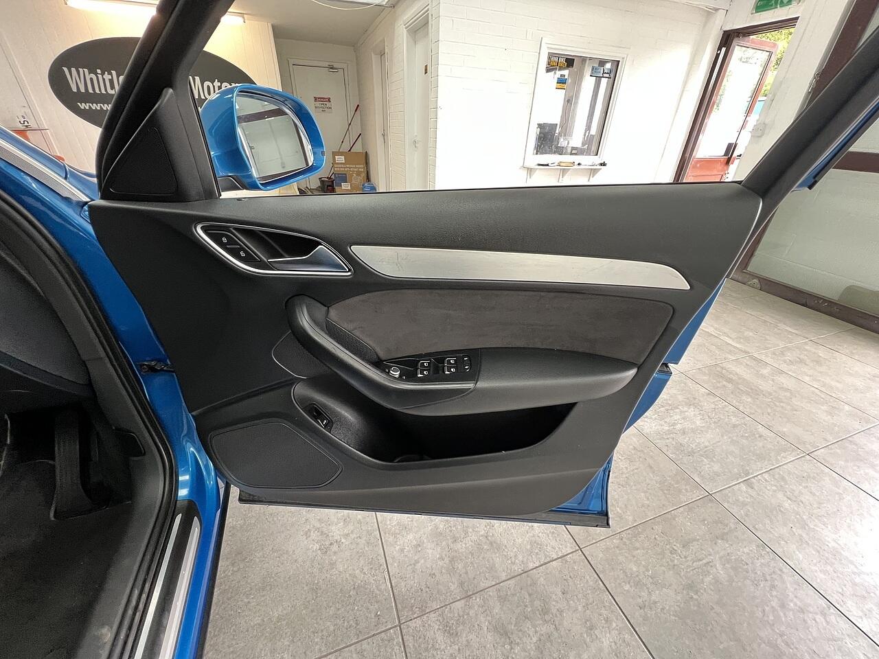 Audi Q3 view 13