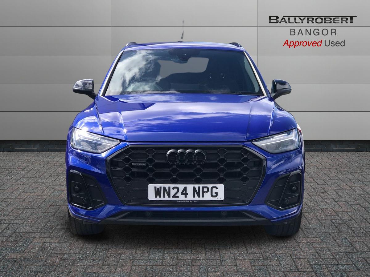Audi Q5 view 10