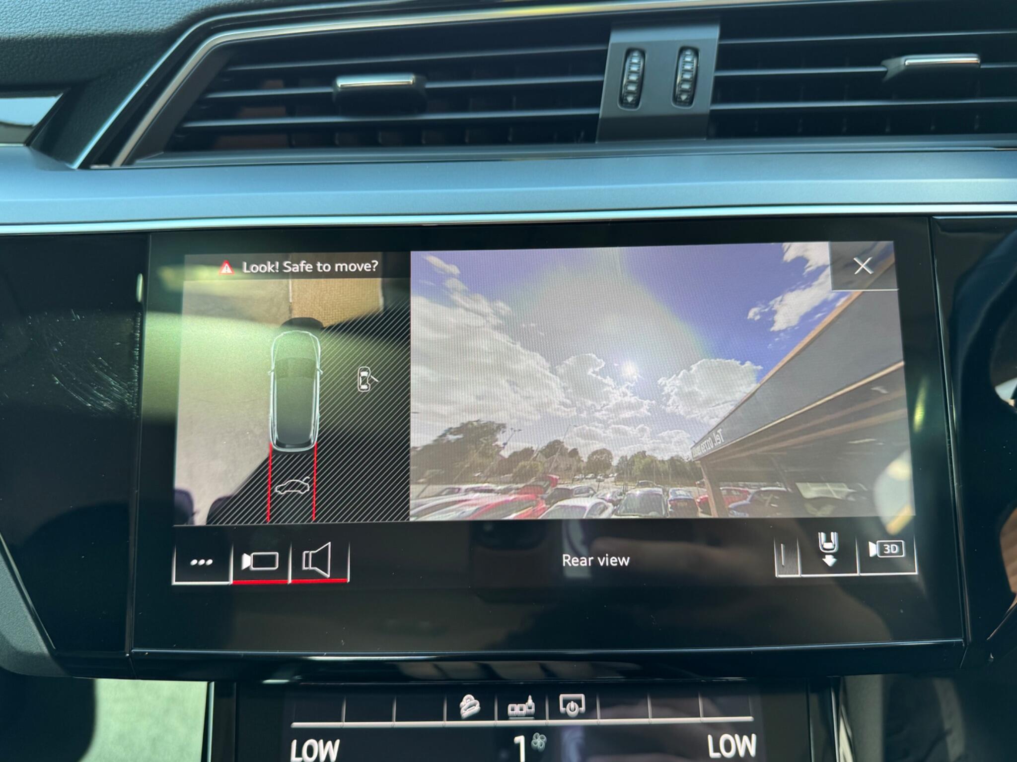 Audi E-Tron view 31
