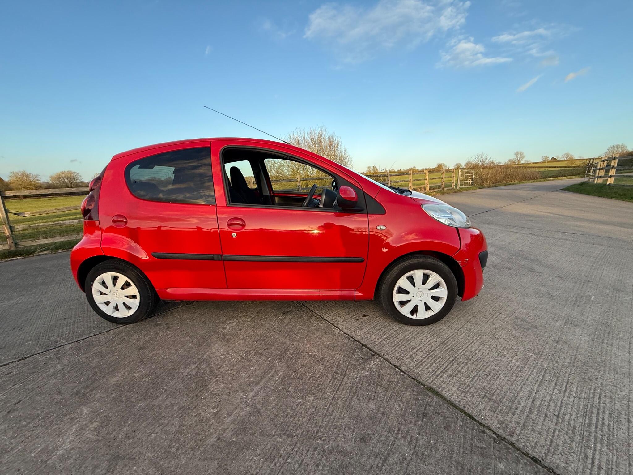 Peugeot 107 1.0 12V Active Euro 5 5dr — photo 24 of 86