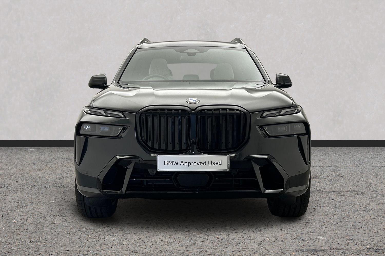 BMW X7 view 17