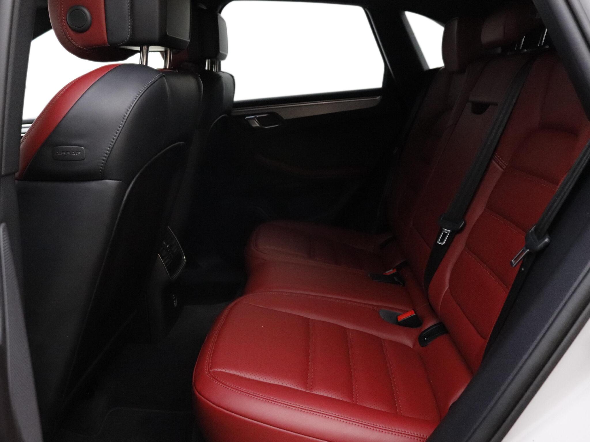 Porsche Macan view 18