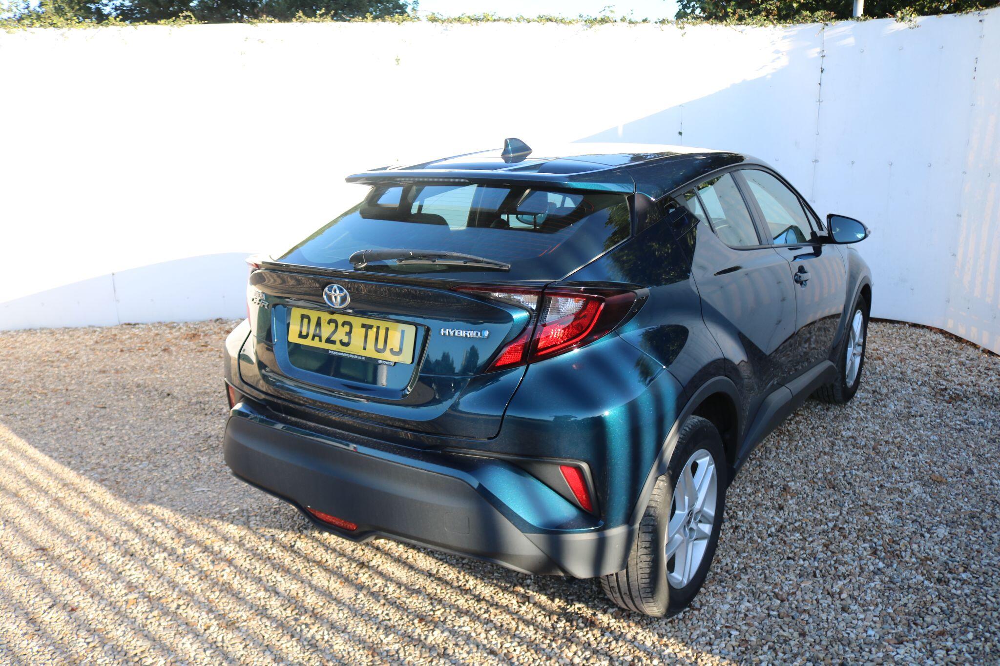 Toyota C-HR view 17