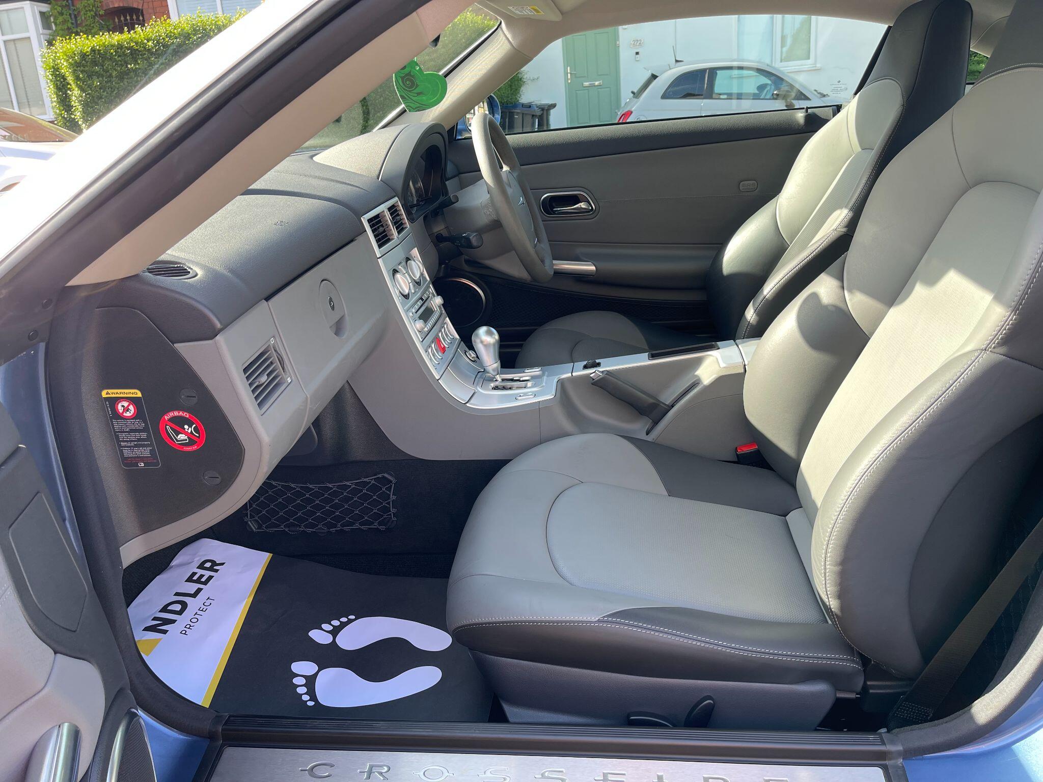 Chrysler Crossfire view 27