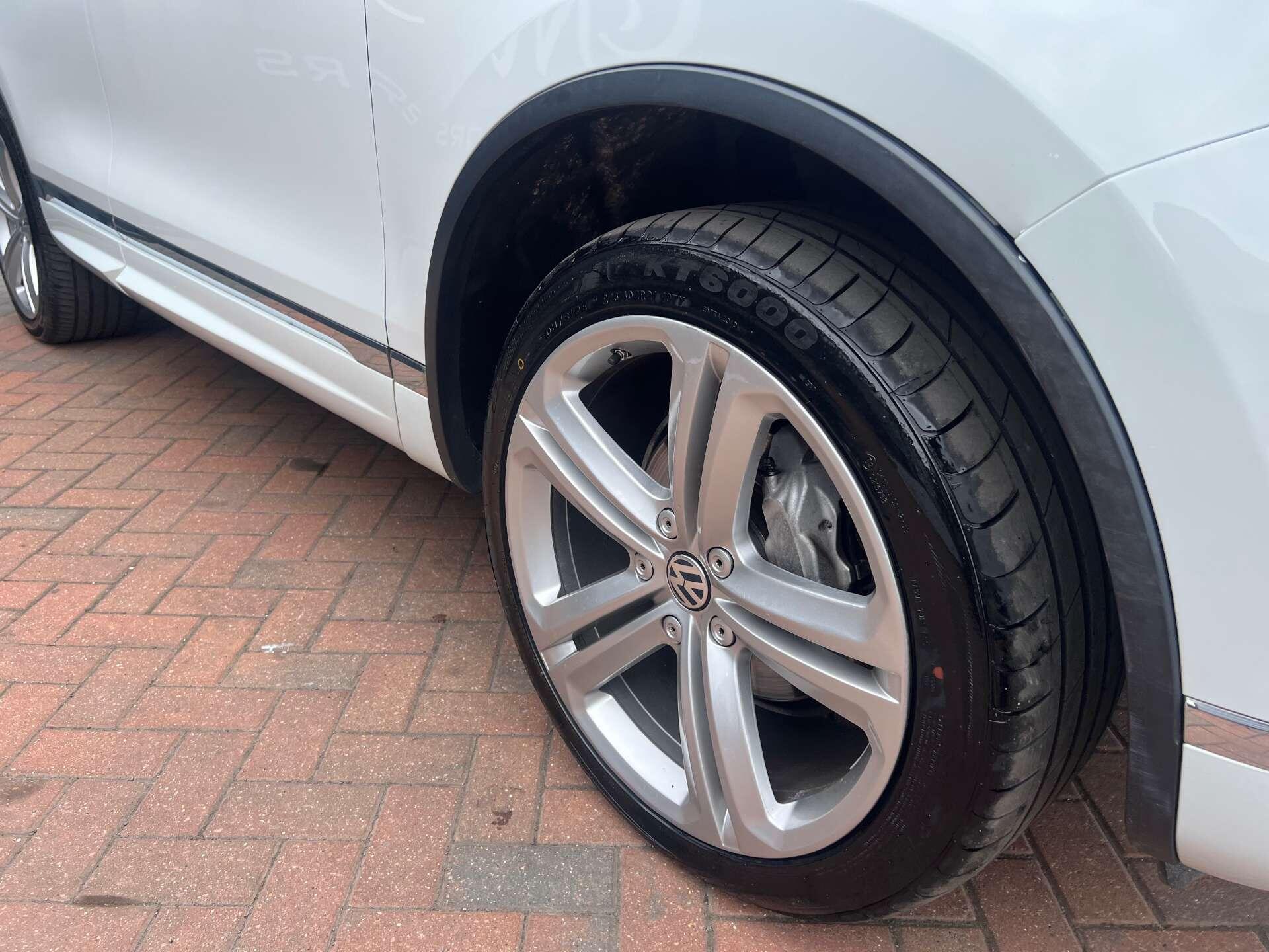 Volkswagen Touareg view 46