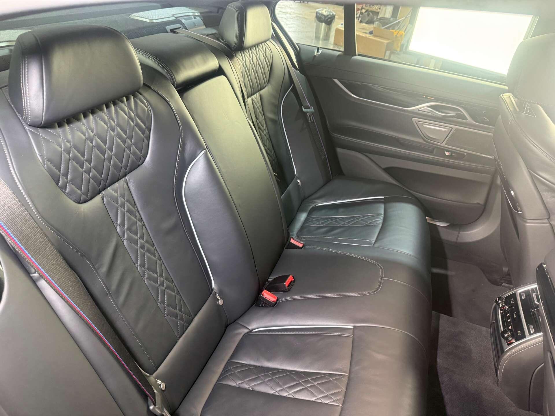 BMW 7 Series view 16