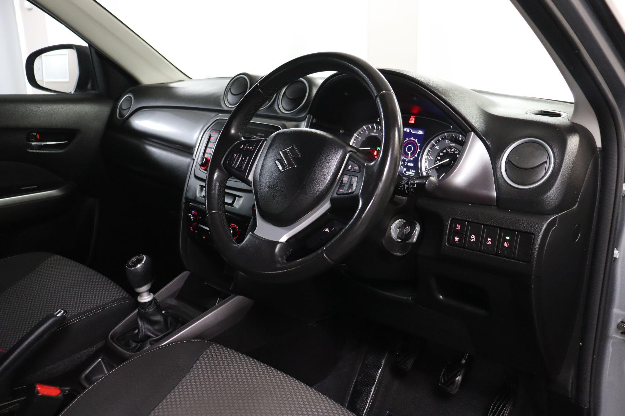 Suzuki Vitara view 16