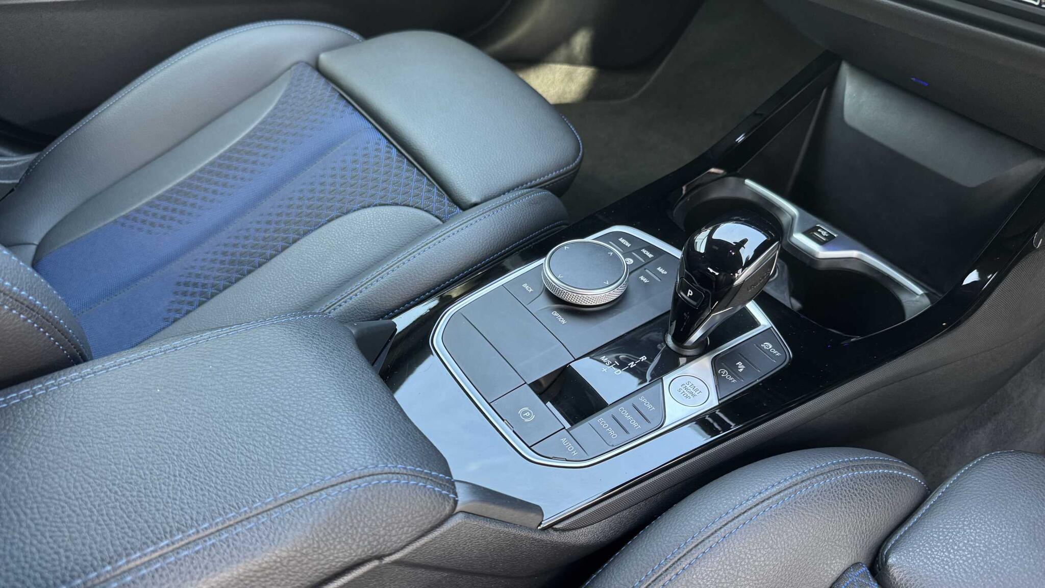 BMW 2 Series view 24
