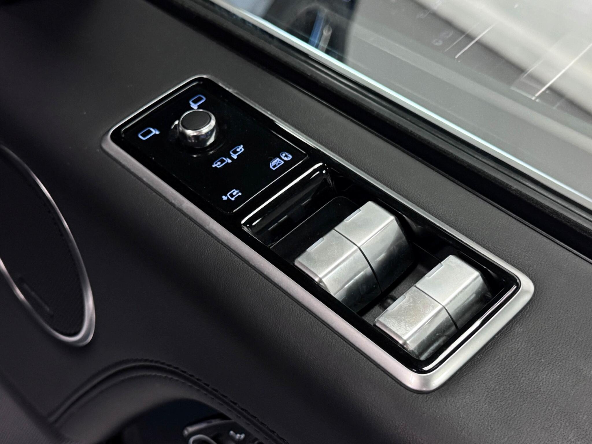 Land Rover Range Rover view 24