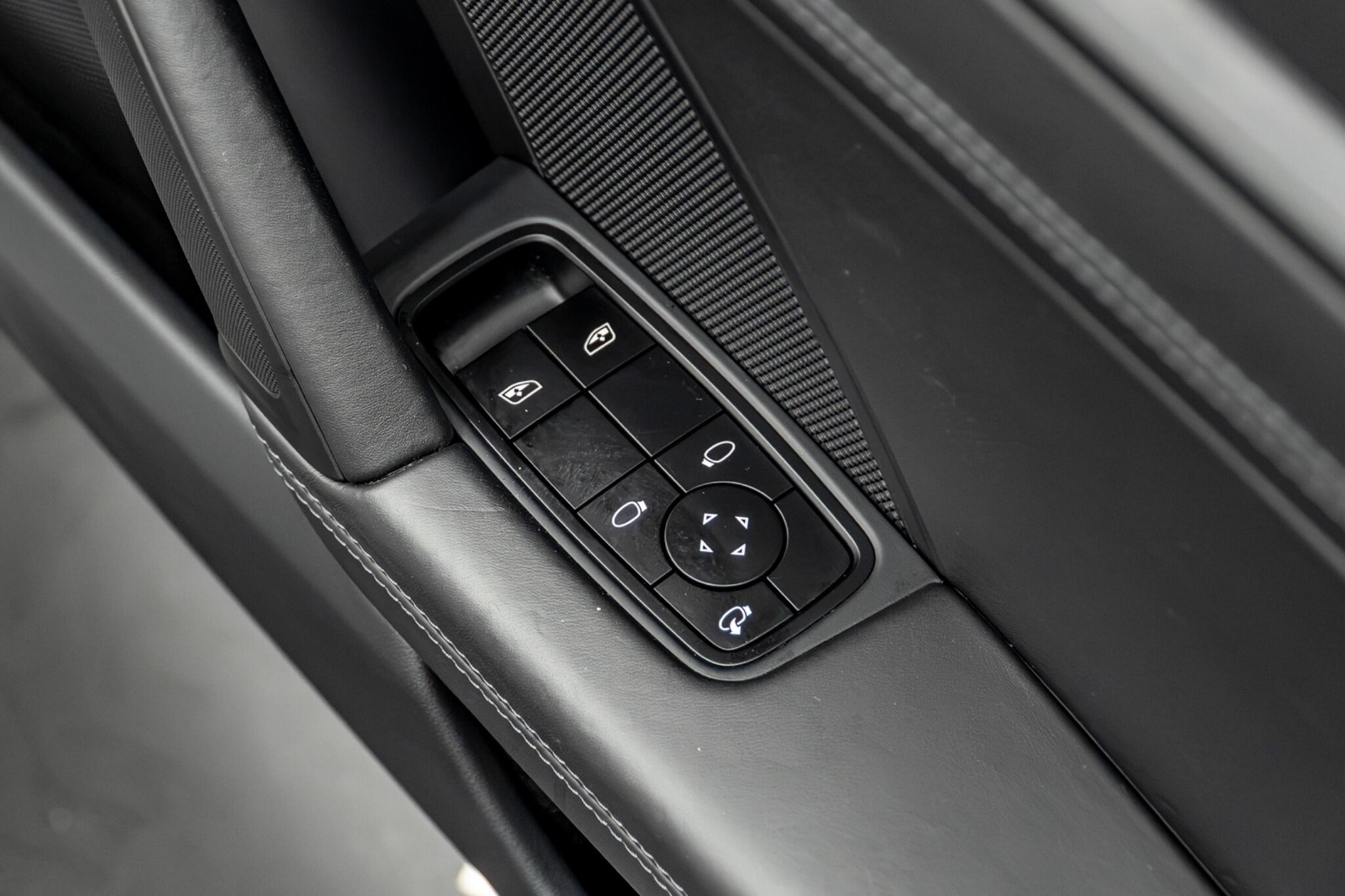 Porsche 911 view 33