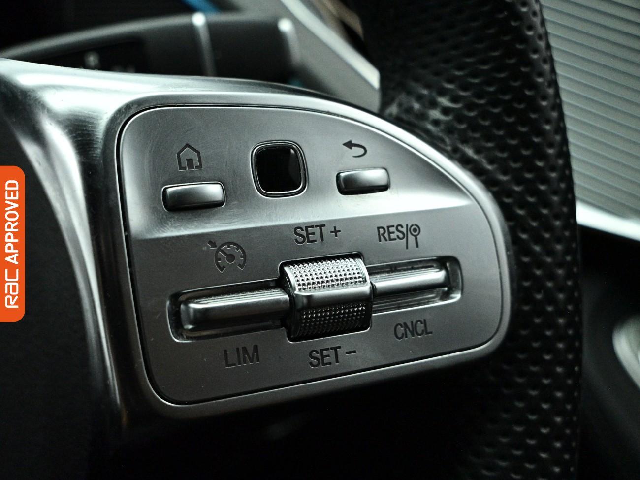 Mercedes-Benz EQC view 25