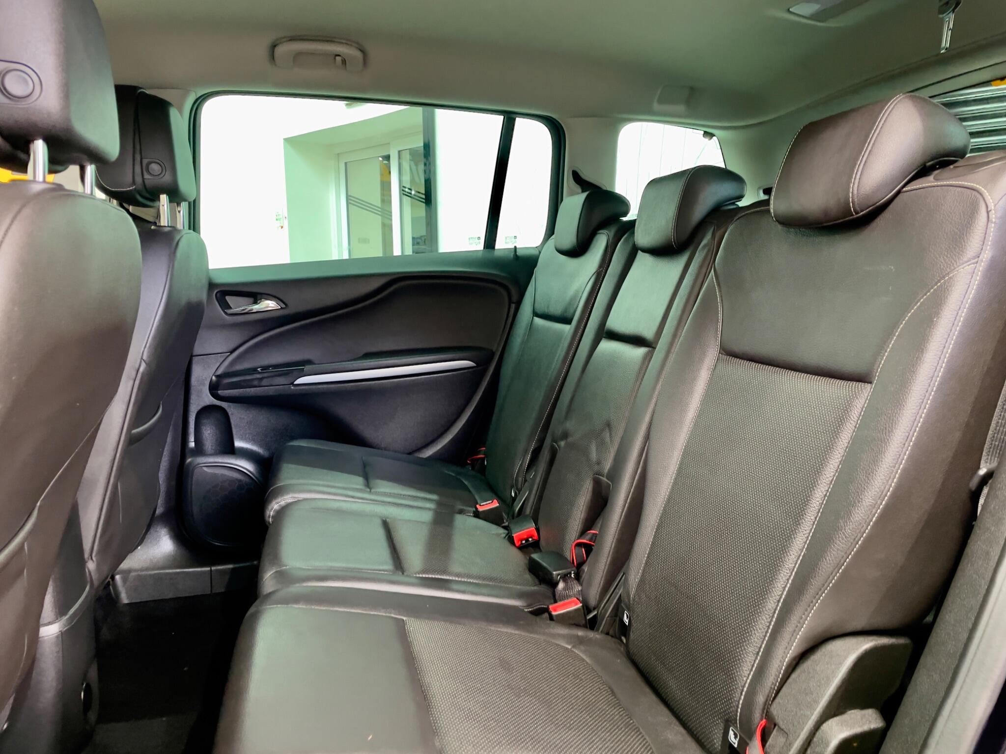 Vauxhall Zafira Tourer view 41