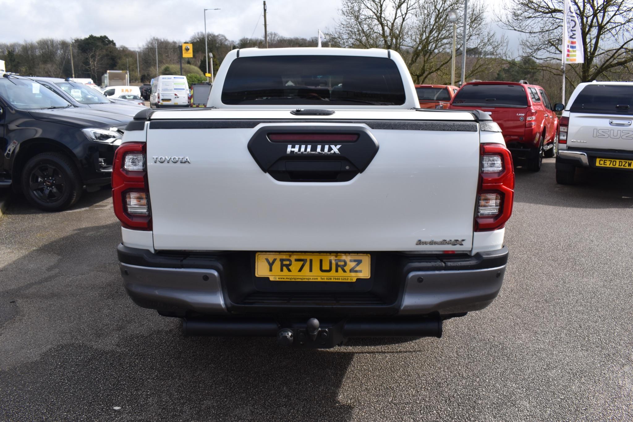 Hilux - 2.8 D-4D Invincible X 4WD Euro 6 (s/s) 4dr - Image 15