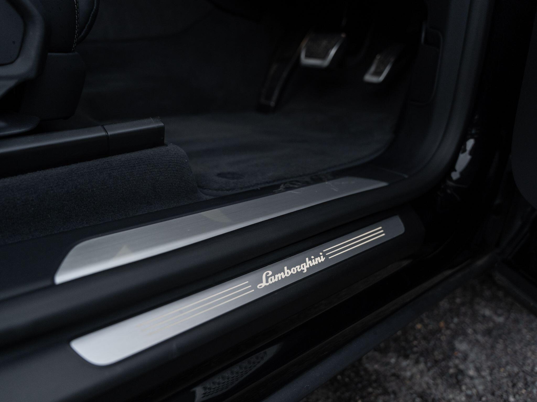Lamborghini Urus view 50