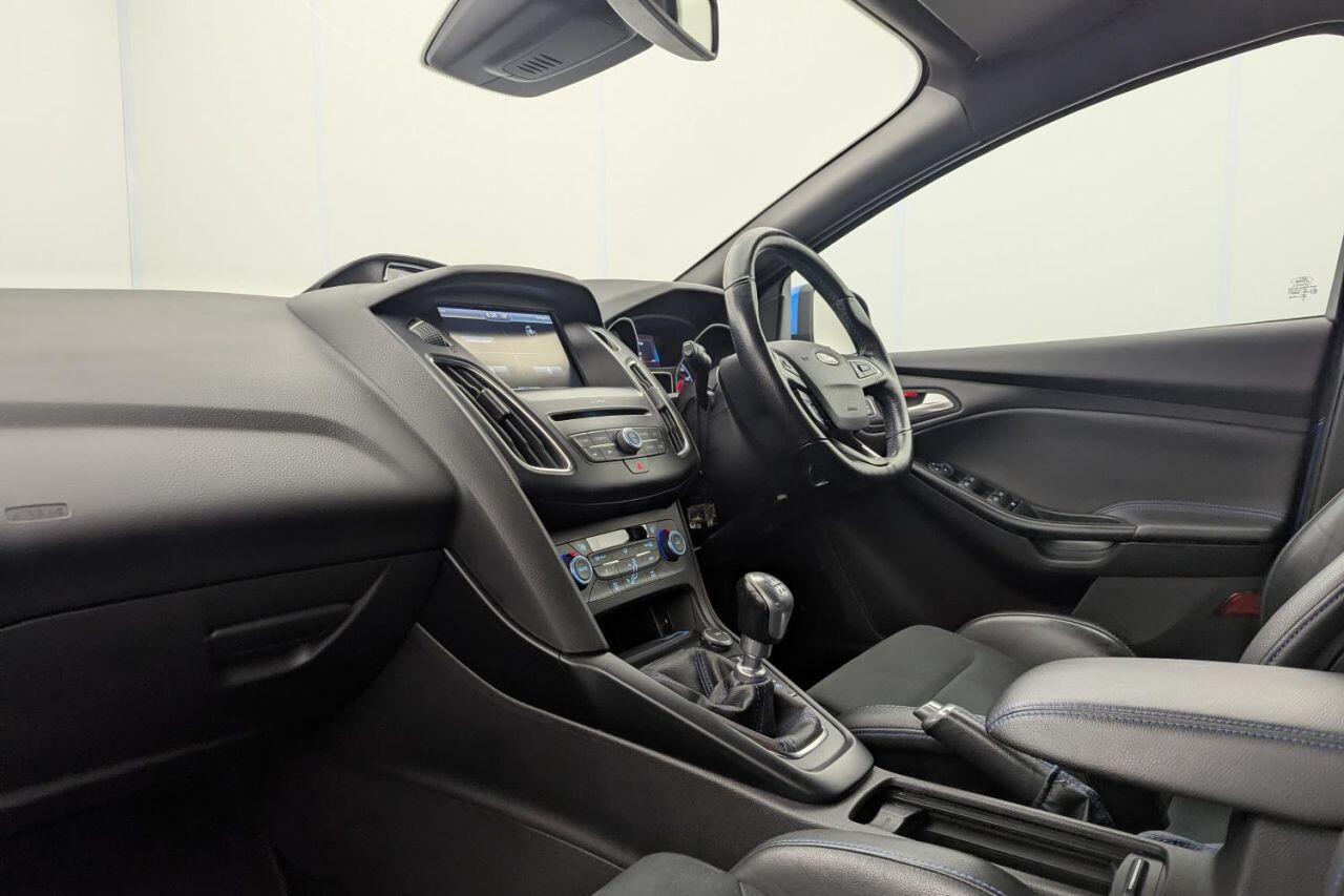 Ford Focus view 24