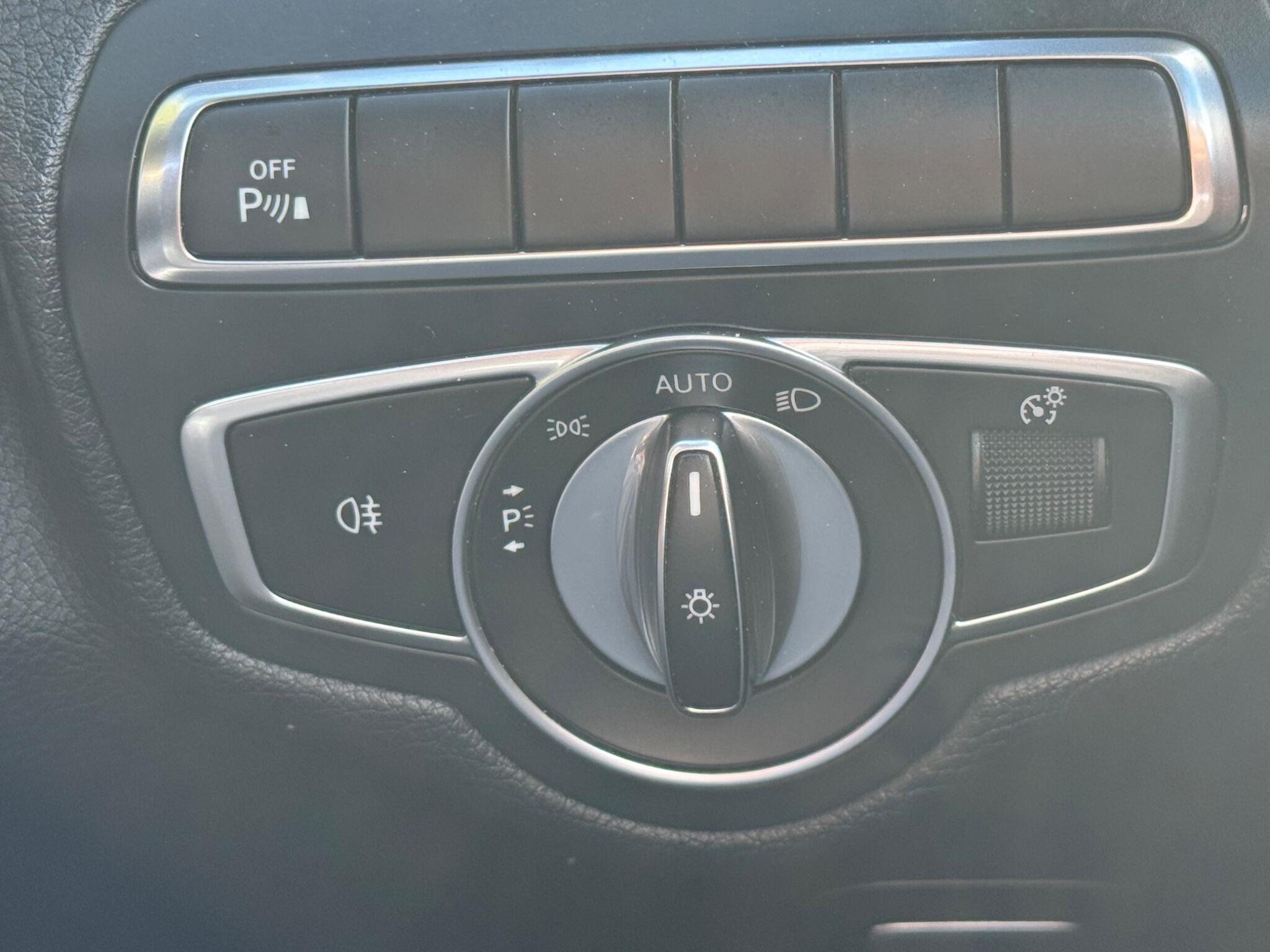 Mercedes-Benz C-Class view 34