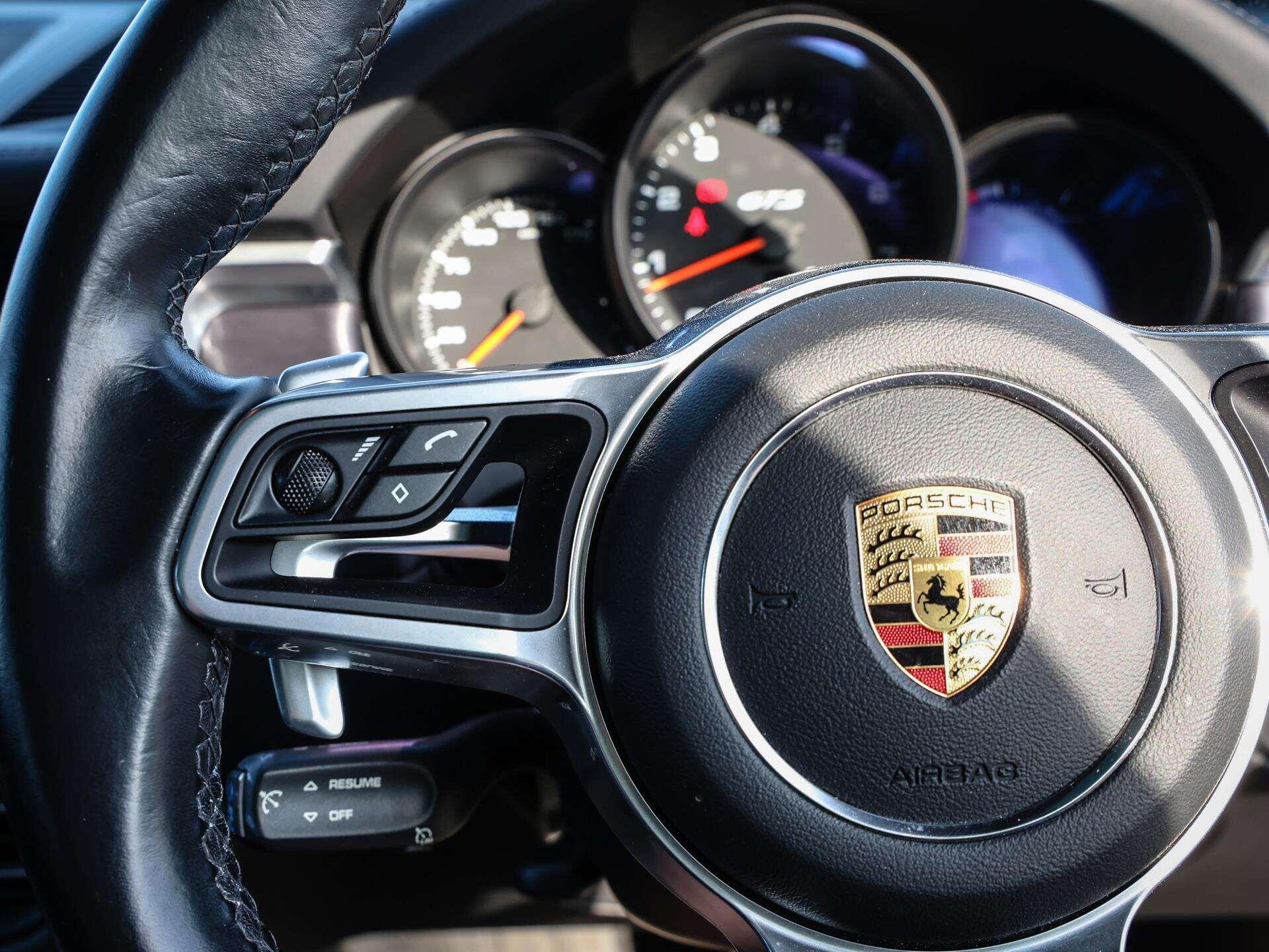 Porsche Macan view 15