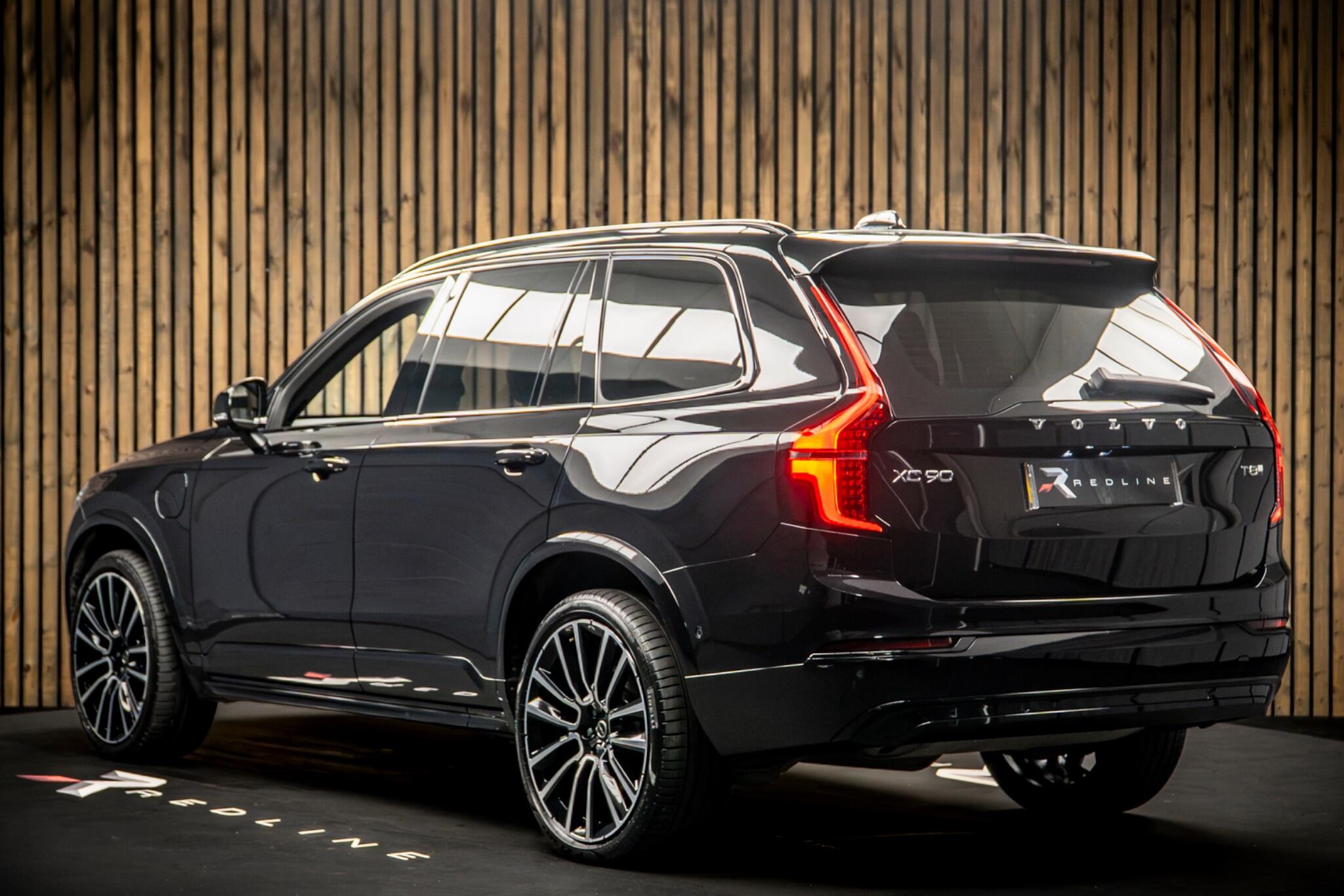Volvo XC90 view 3