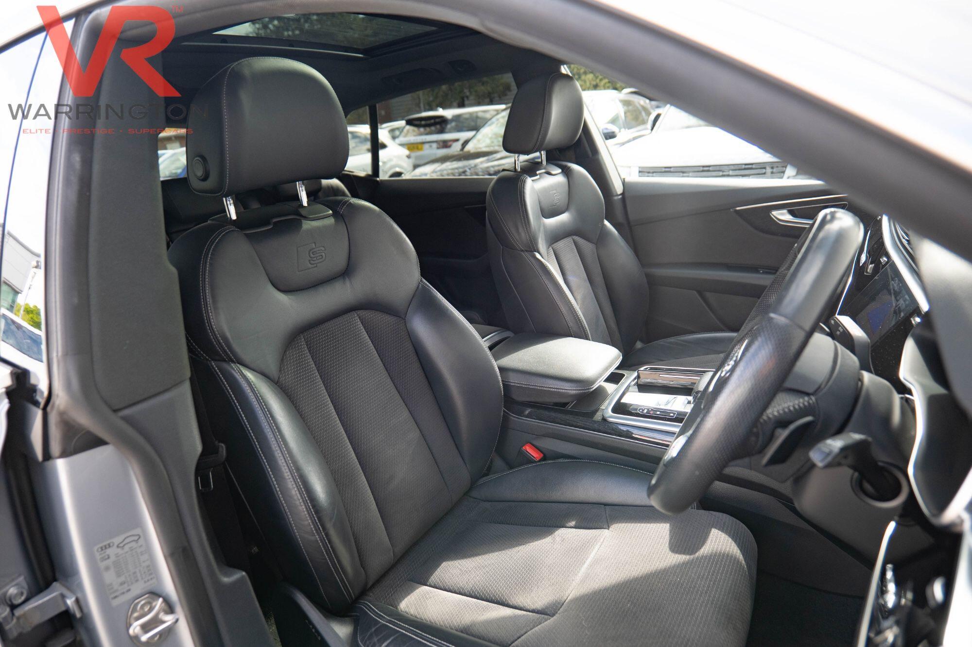 Audi Q8 view 22
