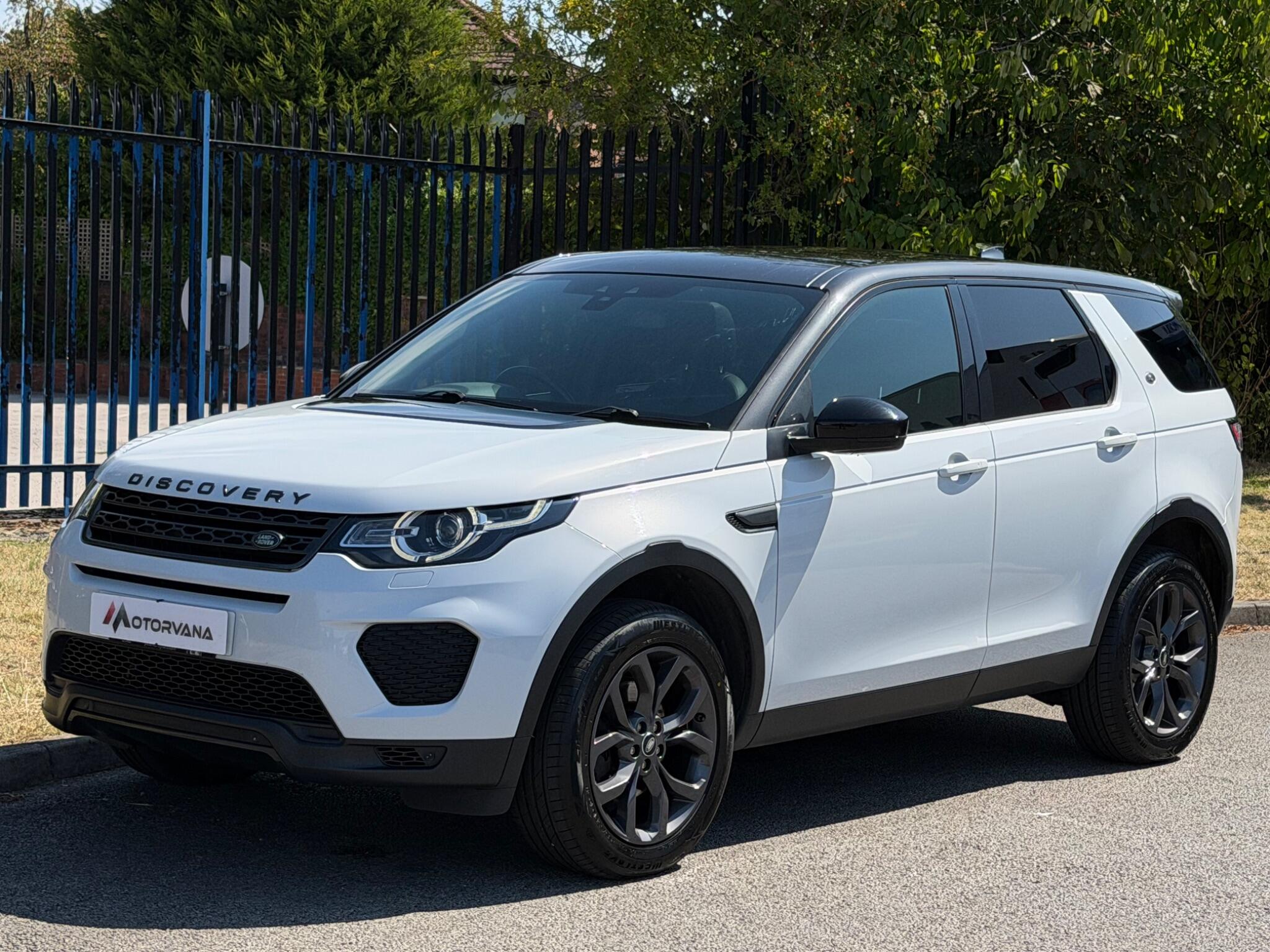 Land Rover Discovery Sport view 6
