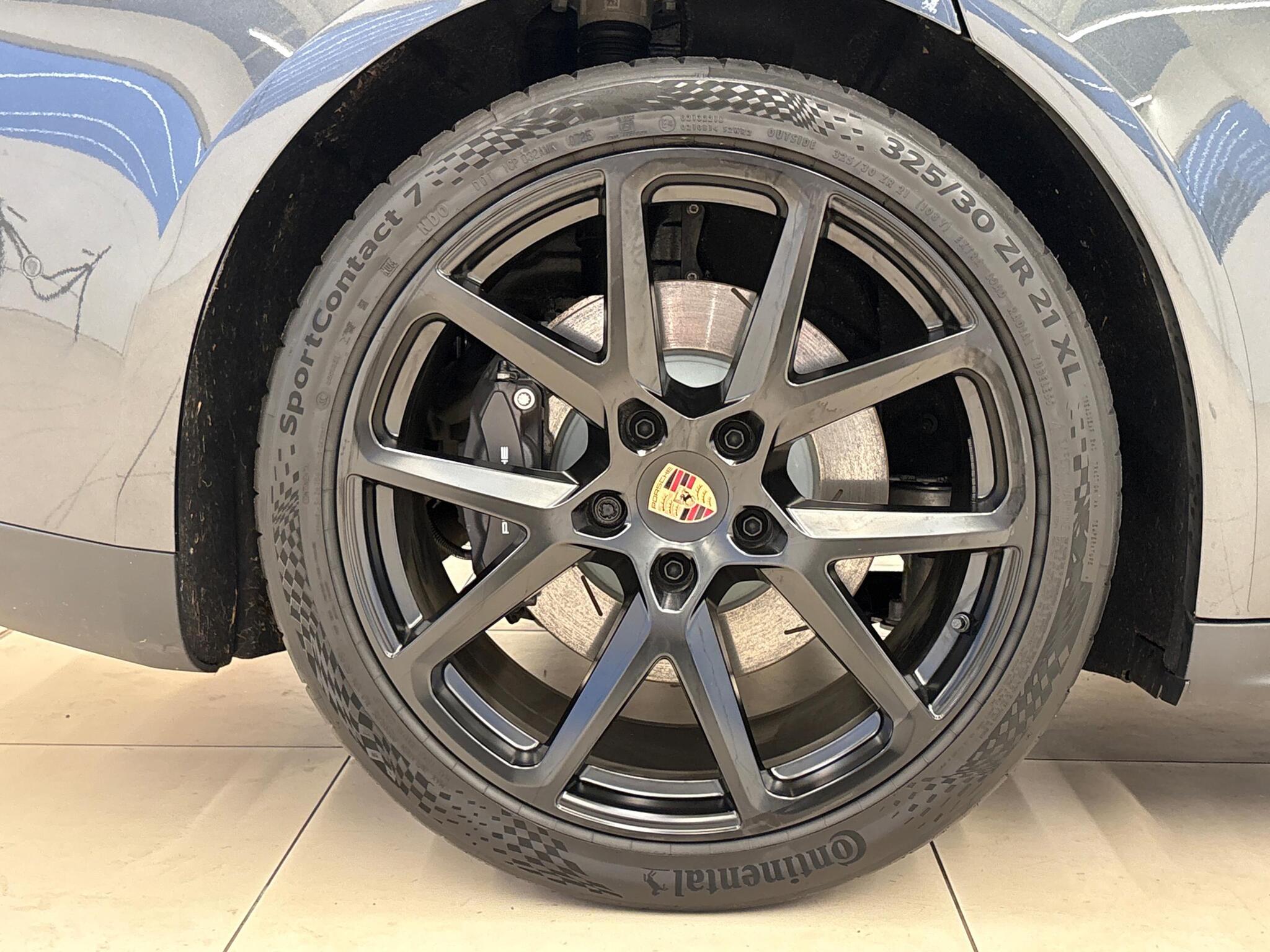 Porsche Panamera view 26