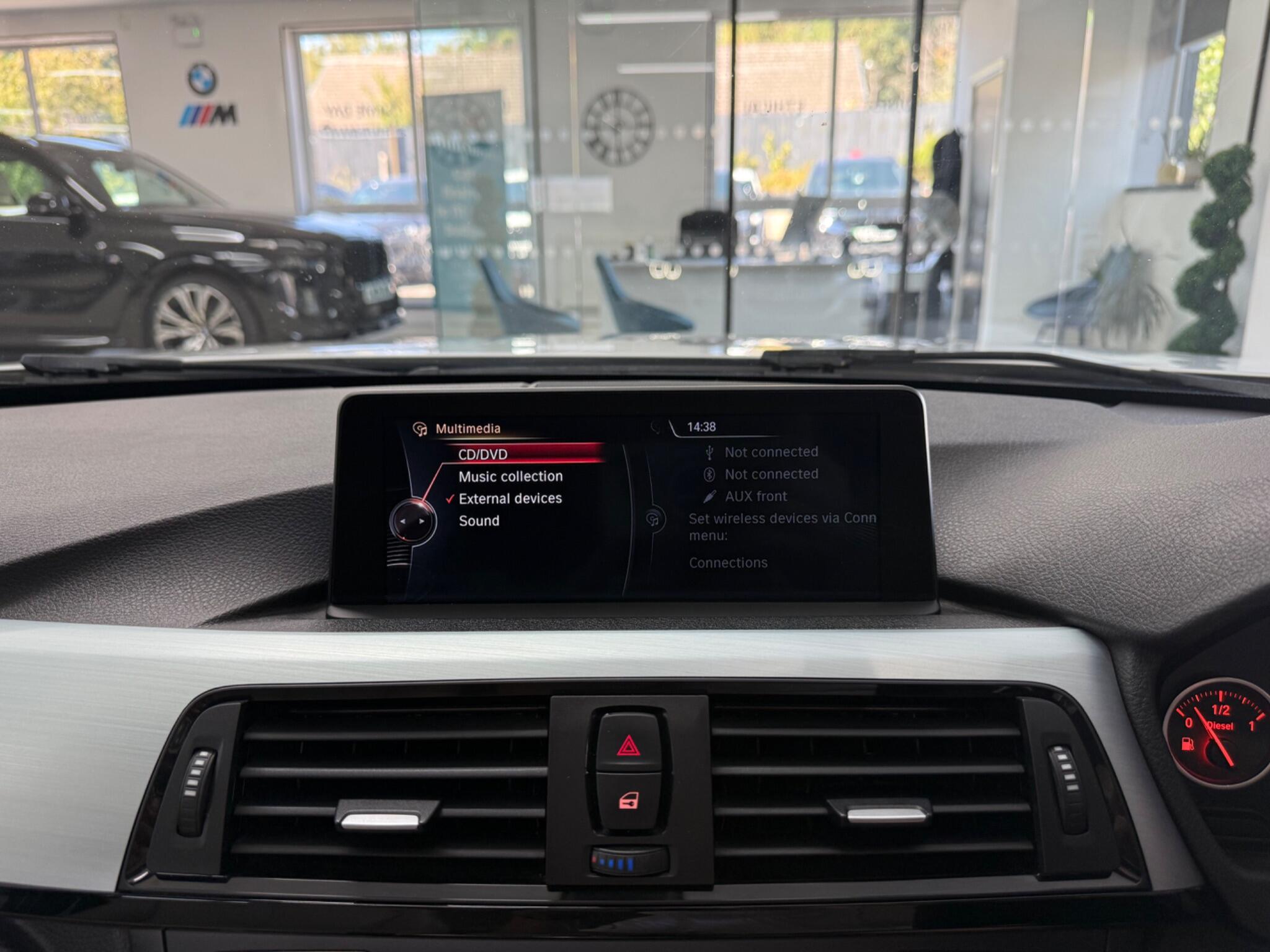 BMW 3 Series view 25