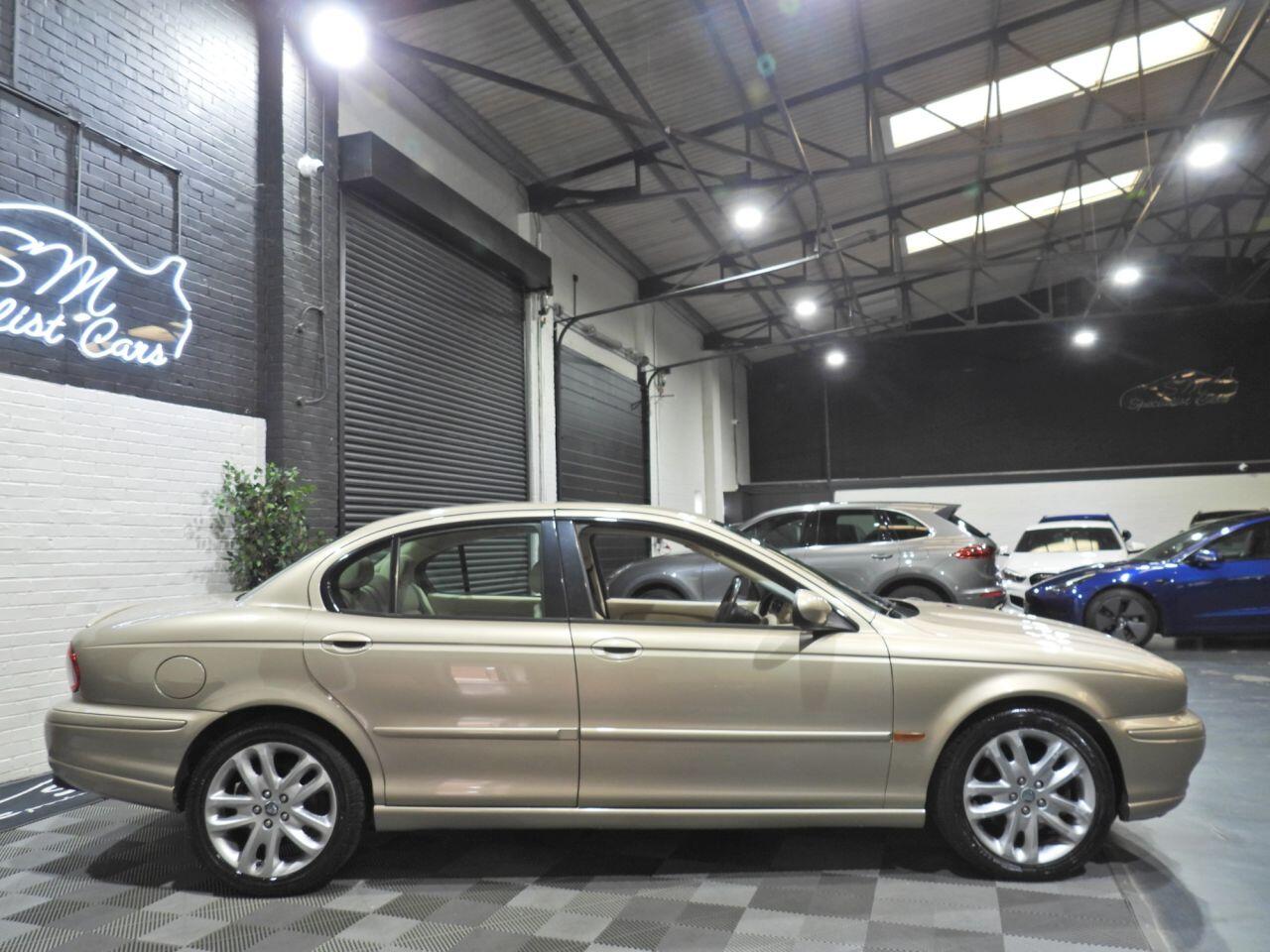 Jaguar X-Type view 3