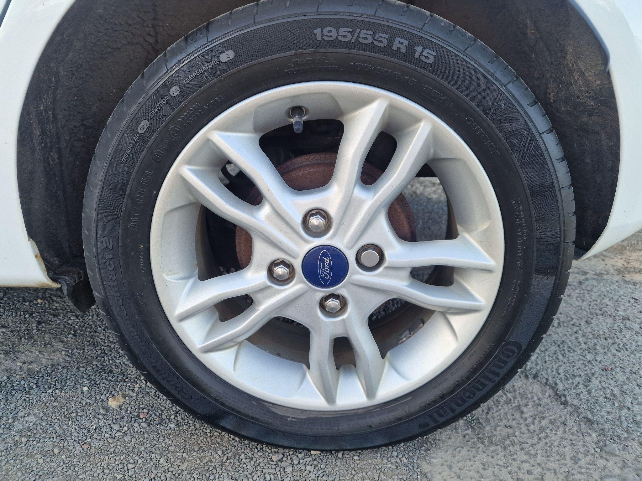 Ford Fiesta view 48