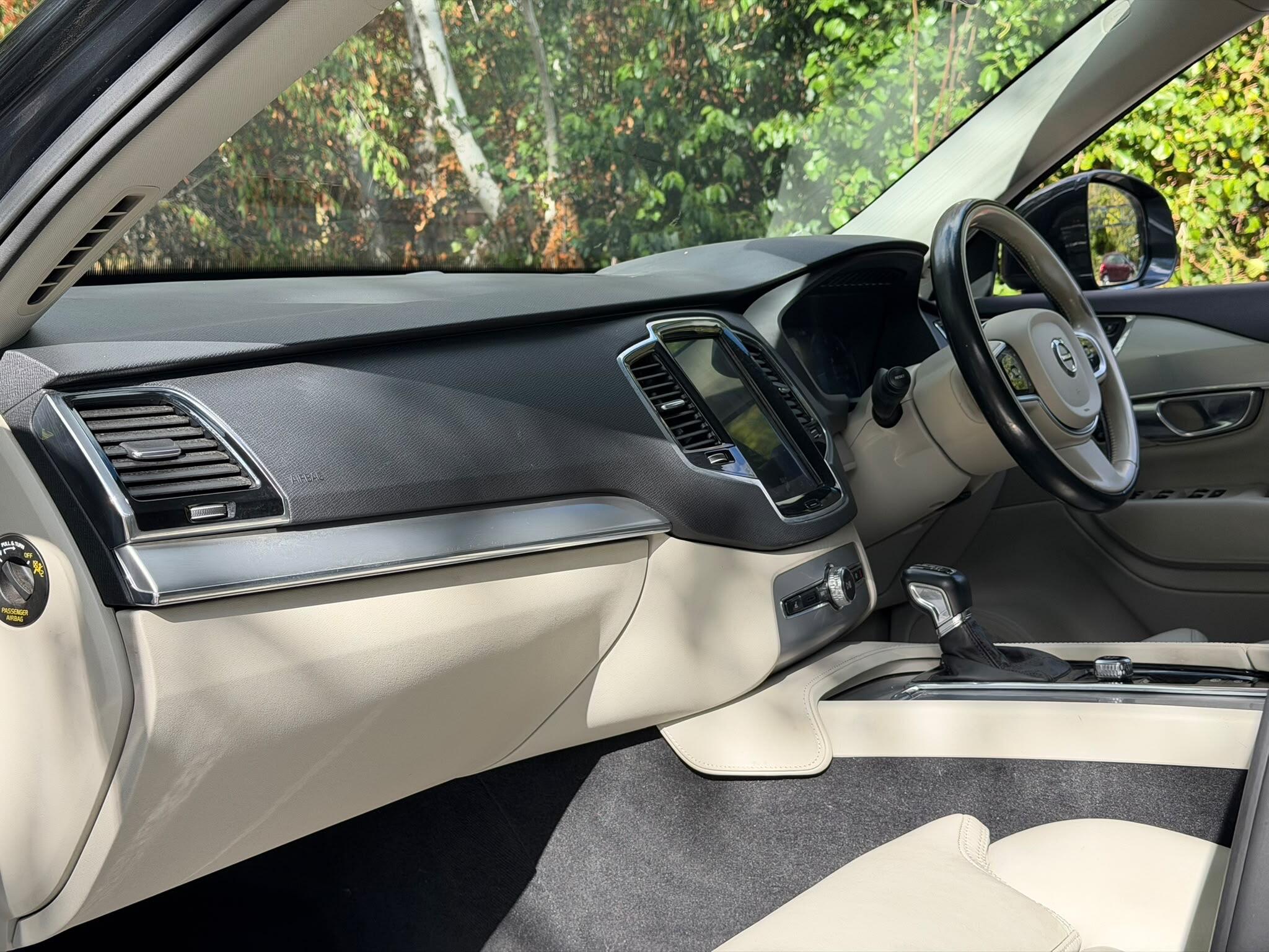 Volvo XC90 view 13