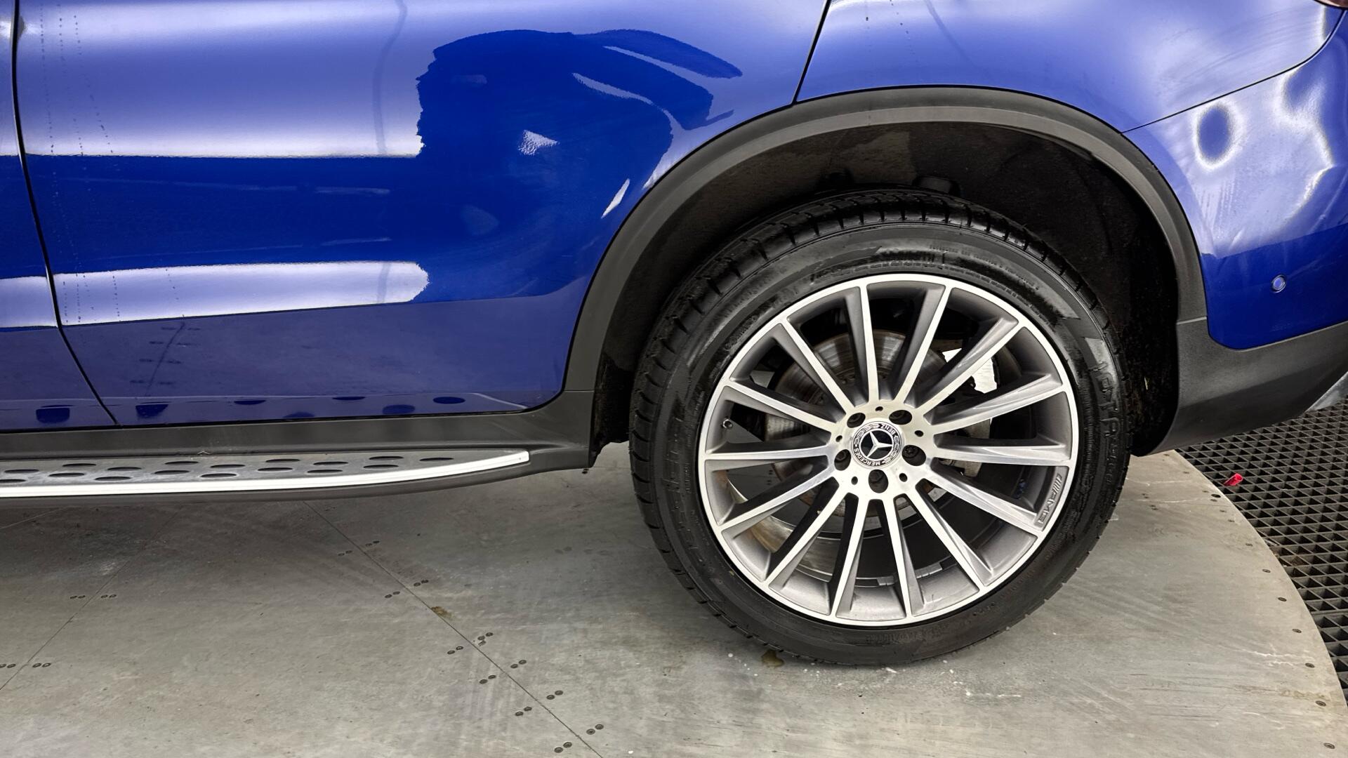 Mercedes-Benz GLC view 23
