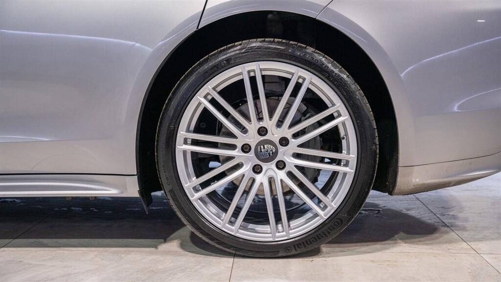 Porsche Panamera view 15