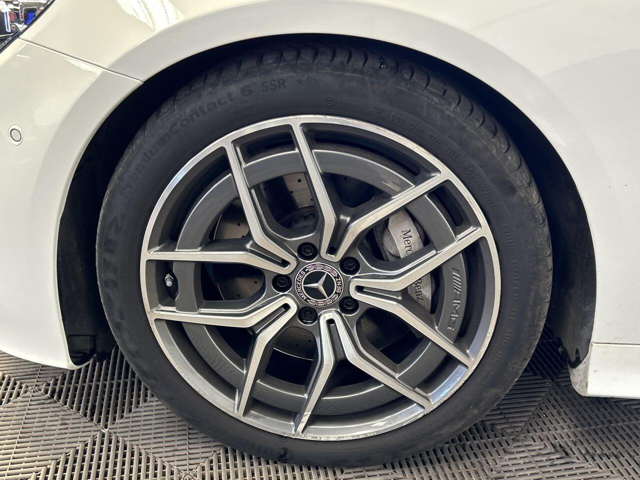 Mercedes-Benz E Class view 25