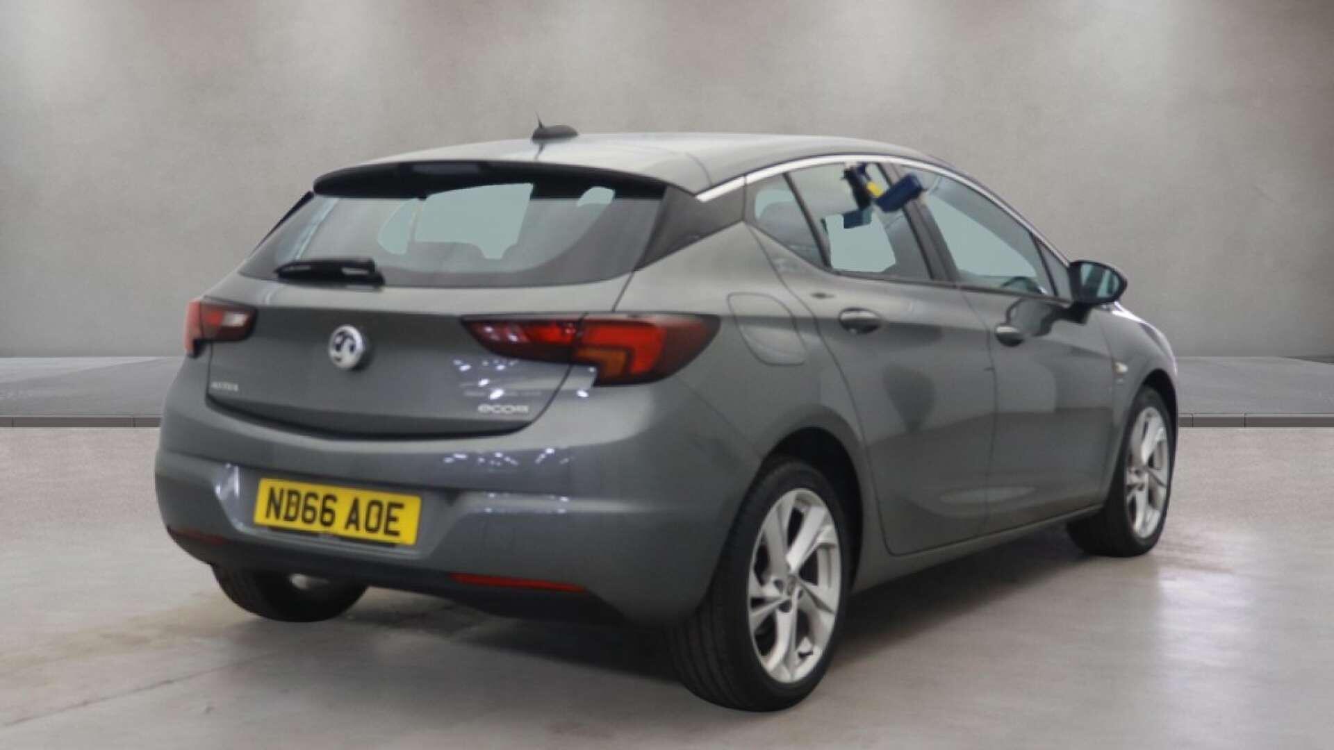 Vauxhall Astra view 9